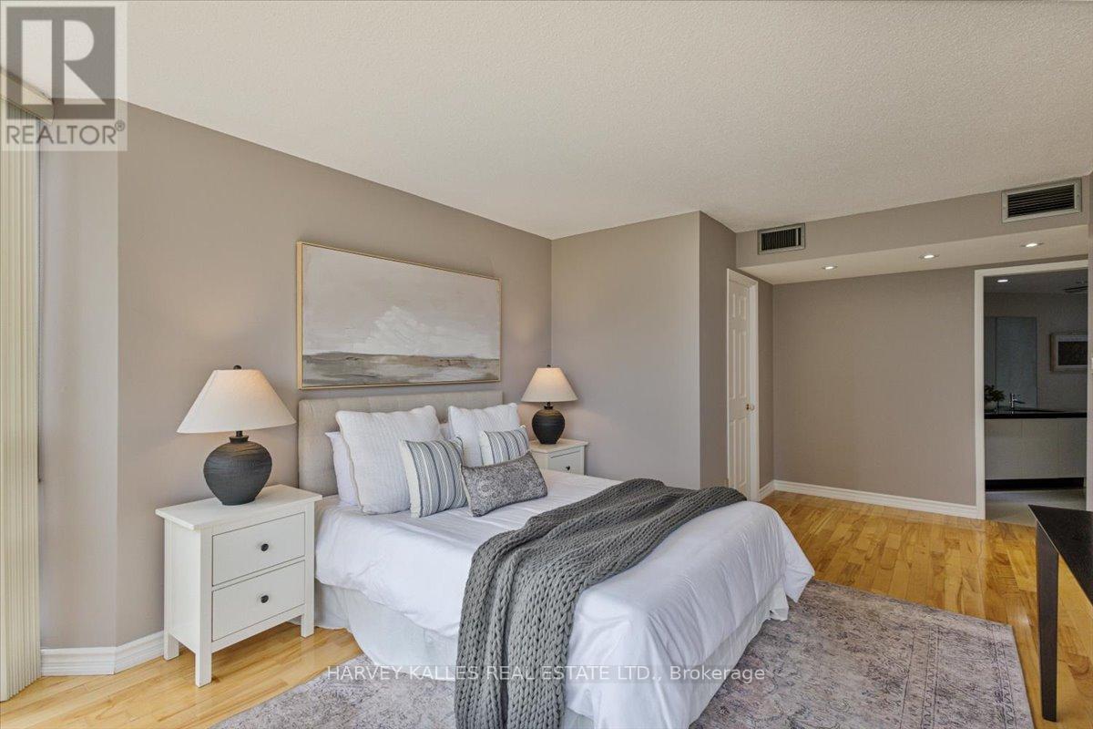 404 - 45 Kingsbridge Garden Circle, Mississauga (Hurontario), Ontario  L5R 3K4 - Photo 18 - W9298927