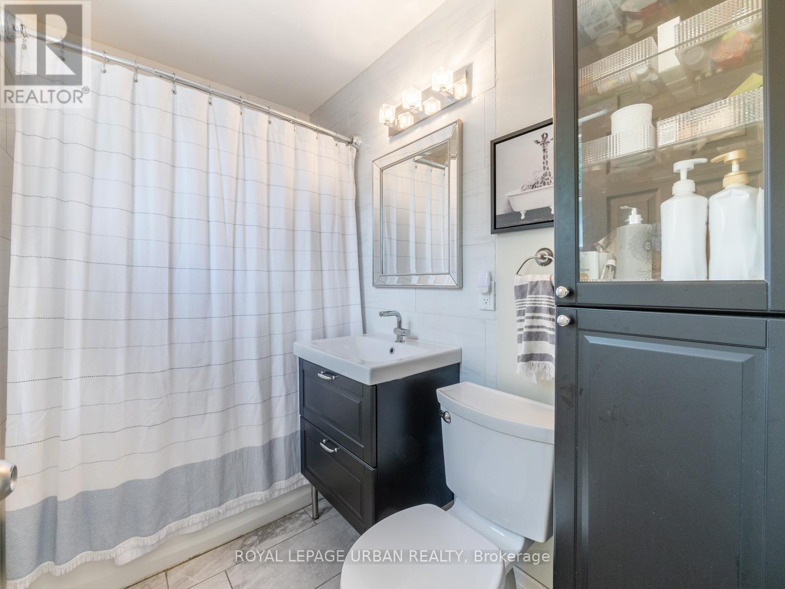 93 Hadrian Drive, Toronto (Elms-Old Rexdale), Ontario  M9W 1V7 - Photo 14 - W9298956