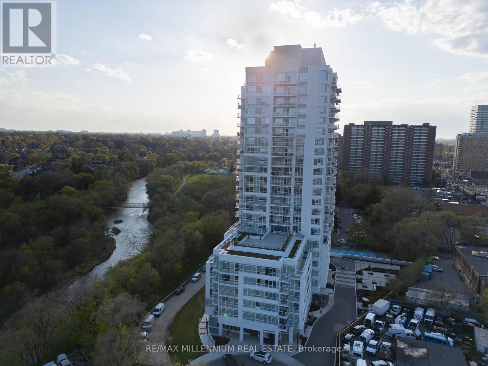 216 - 10 Wilby Crescent, Toronto (Weston), Ontario  M9N 1E5 - Photo 1 - W9299124