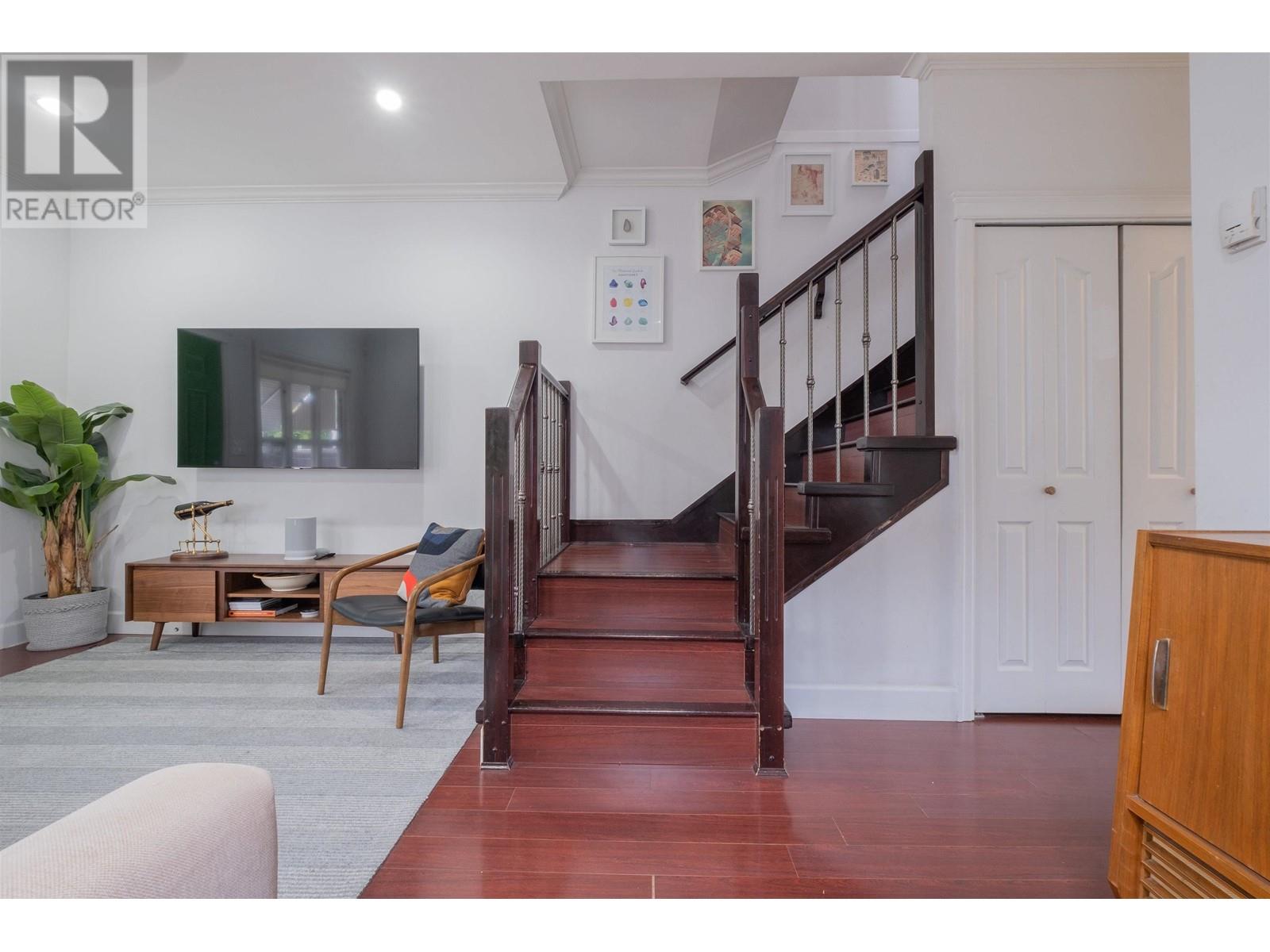 Listing Picture 8 of 22 : 3482 KNIGHT STREET, Vancouver / 溫哥華 - 魯藝地產 Yvonne Lu Group - MLS Medallion Club Member