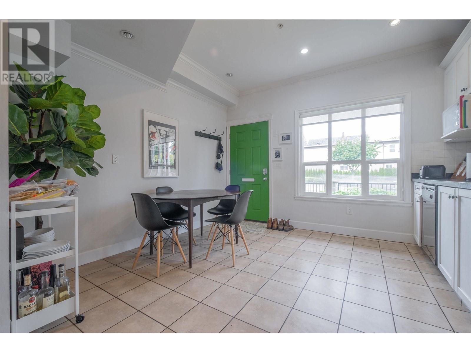 Listing Picture 2 of 22 : 3482 KNIGHT STREET, Vancouver / 溫哥華 - 魯藝地產 Yvonne Lu Group - MLS Medallion Club Member