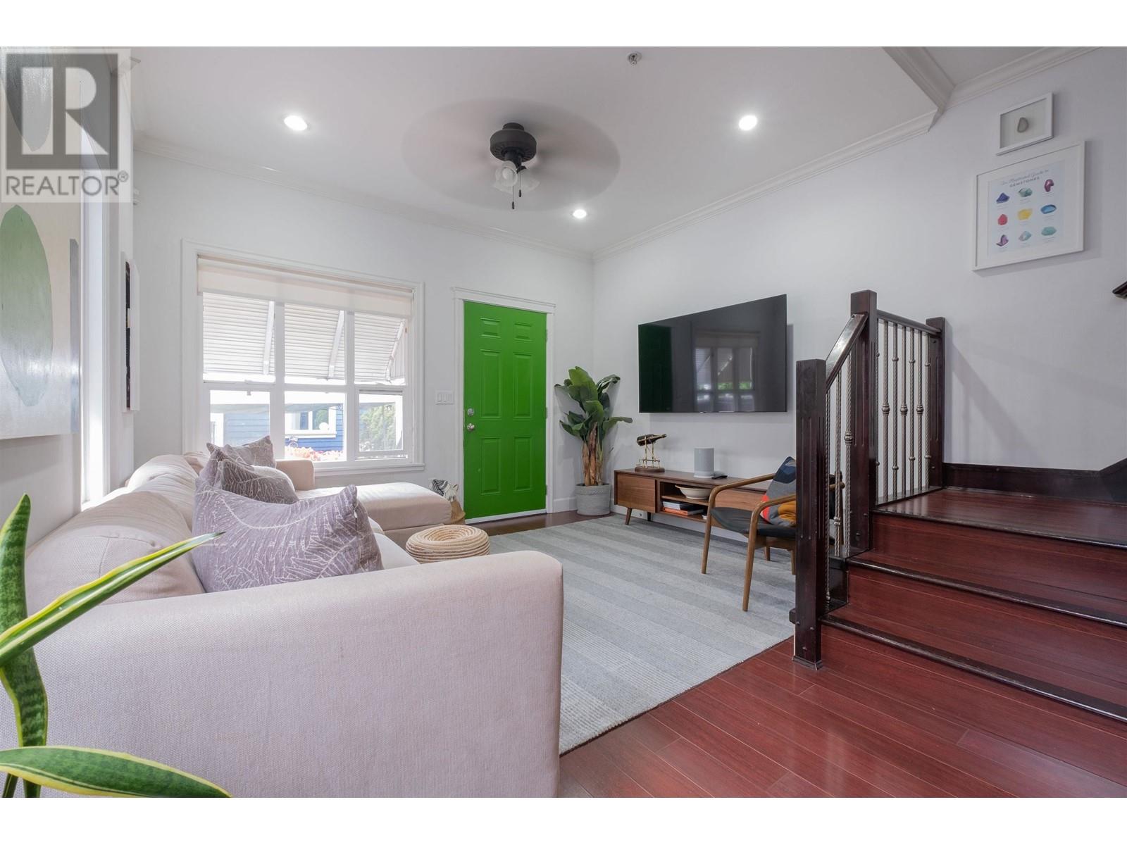 Listing Picture 5 of 22 : 3482 KNIGHT STREET, Vancouver / 溫哥華 - 魯藝地產 Yvonne Lu Group - MLS Medallion Club Member