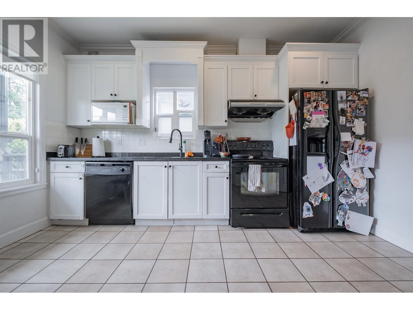 Listing Picture 4 of 22 : 3482 KNIGHT STREET, Vancouver / 溫哥華 - 魯藝地產 Yvonne Lu Group - MLS Medallion Club Member