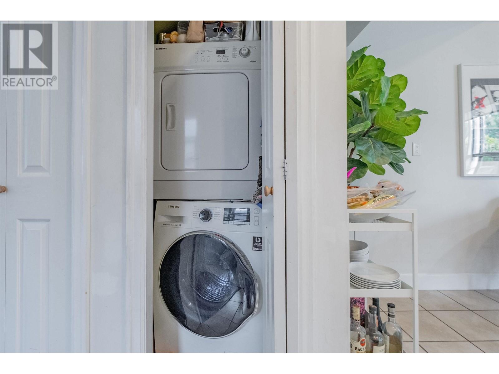 Listing Picture 17 of 22 : 3482 KNIGHT STREET, Vancouver / 溫哥華 - 魯藝地產 Yvonne Lu Group - MLS Medallion Club Member