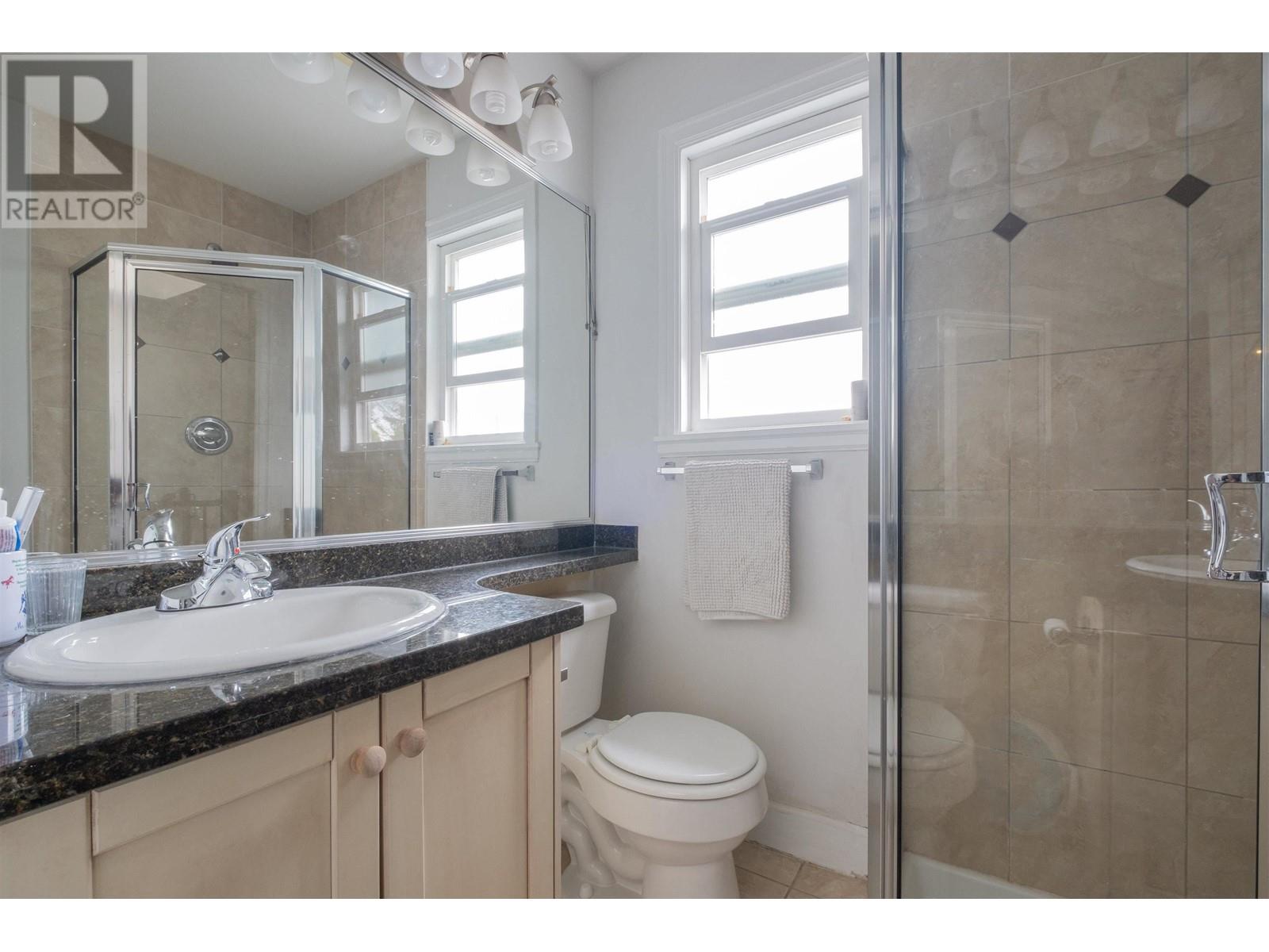 Listing Picture 16 of 22 : 3482 KNIGHT STREET, Vancouver / 溫哥華 - 魯藝地產 Yvonne Lu Group - MLS Medallion Club Member