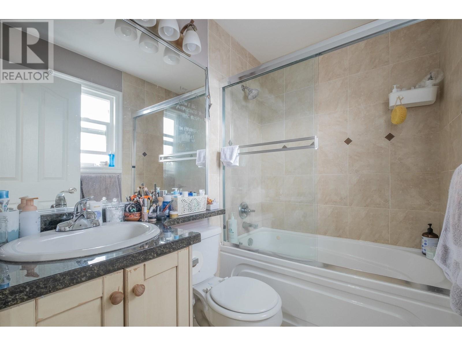 Listing Picture 12 of 22 : 3482 KNIGHT STREET, Vancouver / 溫哥華 - 魯藝地產 Yvonne Lu Group - MLS Medallion Club Member