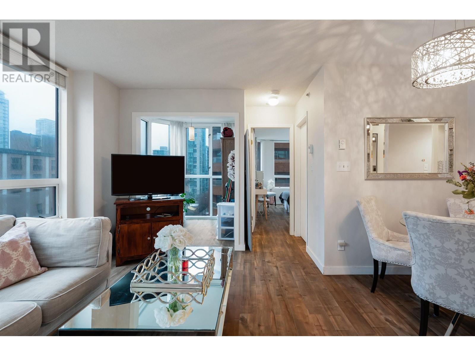 Listing Picture 2 of 9 : 702 811 HELMCKEN STREET, Vancouver / 溫哥華 - 魯藝地產 Yvonne Lu Group - MLS Medallion Club Member