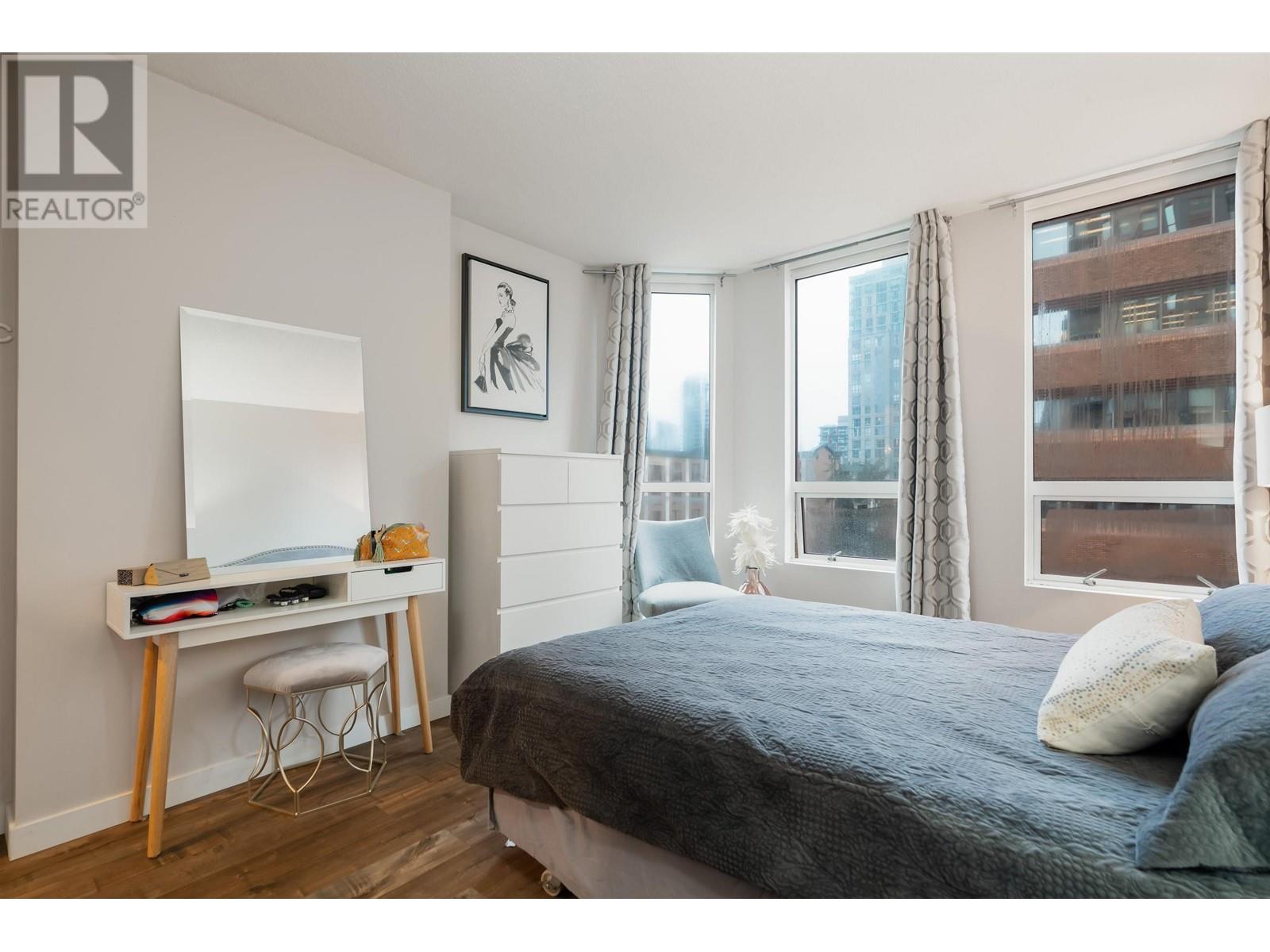 Listing Picture 4 of 9 : 702 811 HELMCKEN STREET, Vancouver / 溫哥華 - 魯藝地產 Yvonne Lu Group - MLS Medallion Club Member