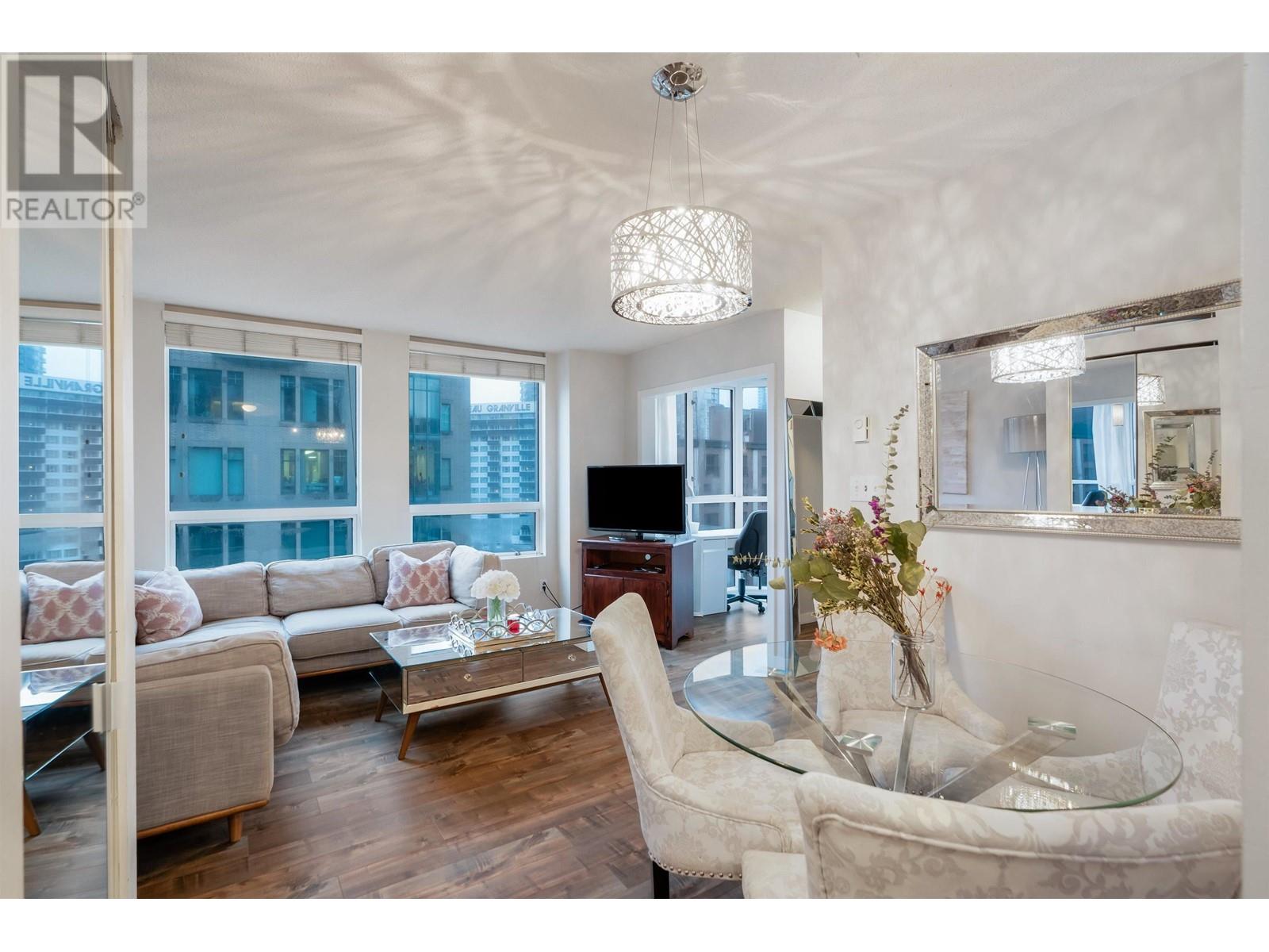 Listing Picture 3 of 9 : 702 811 HELMCKEN STREET, Vancouver / 溫哥華 - 魯藝地產 Yvonne Lu Group - MLS Medallion Club Member