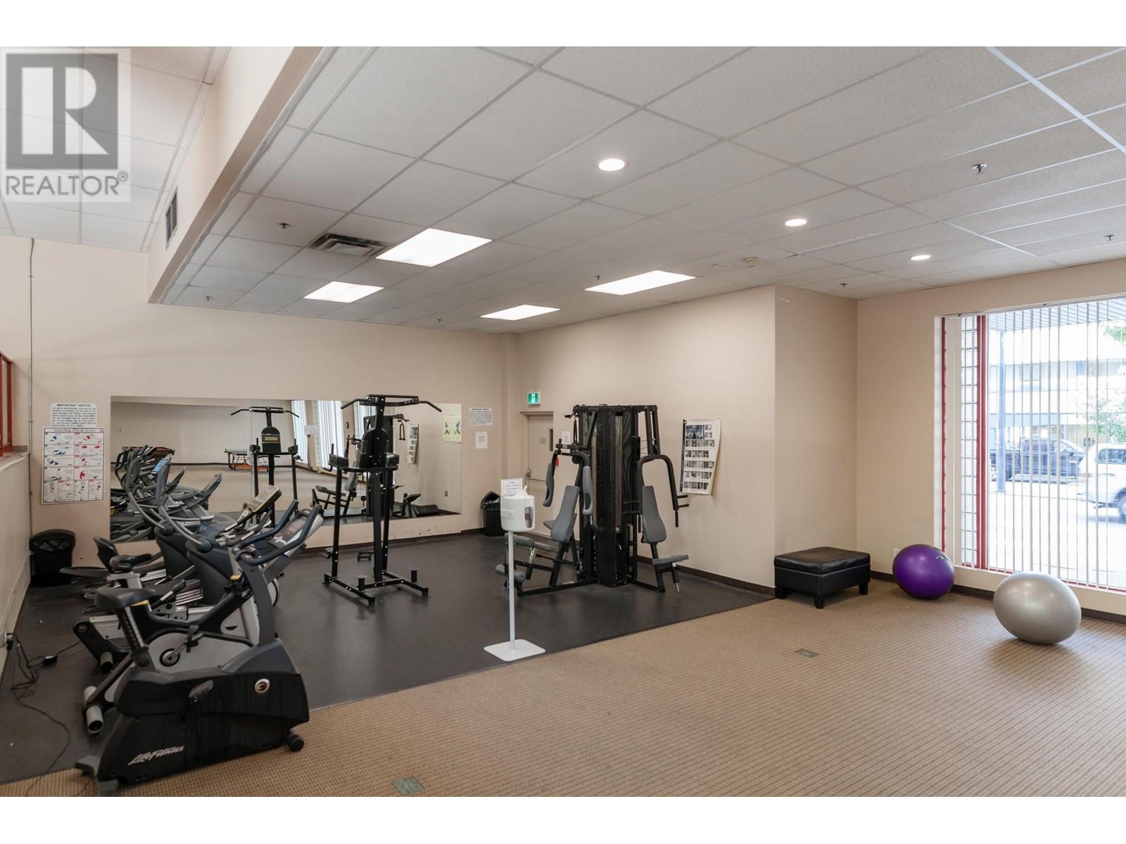 Listing Picture 6 of 9 : 702 811 HELMCKEN STREET, Vancouver / 溫哥華 - 魯藝地產 Yvonne Lu Group - MLS Medallion Club Member