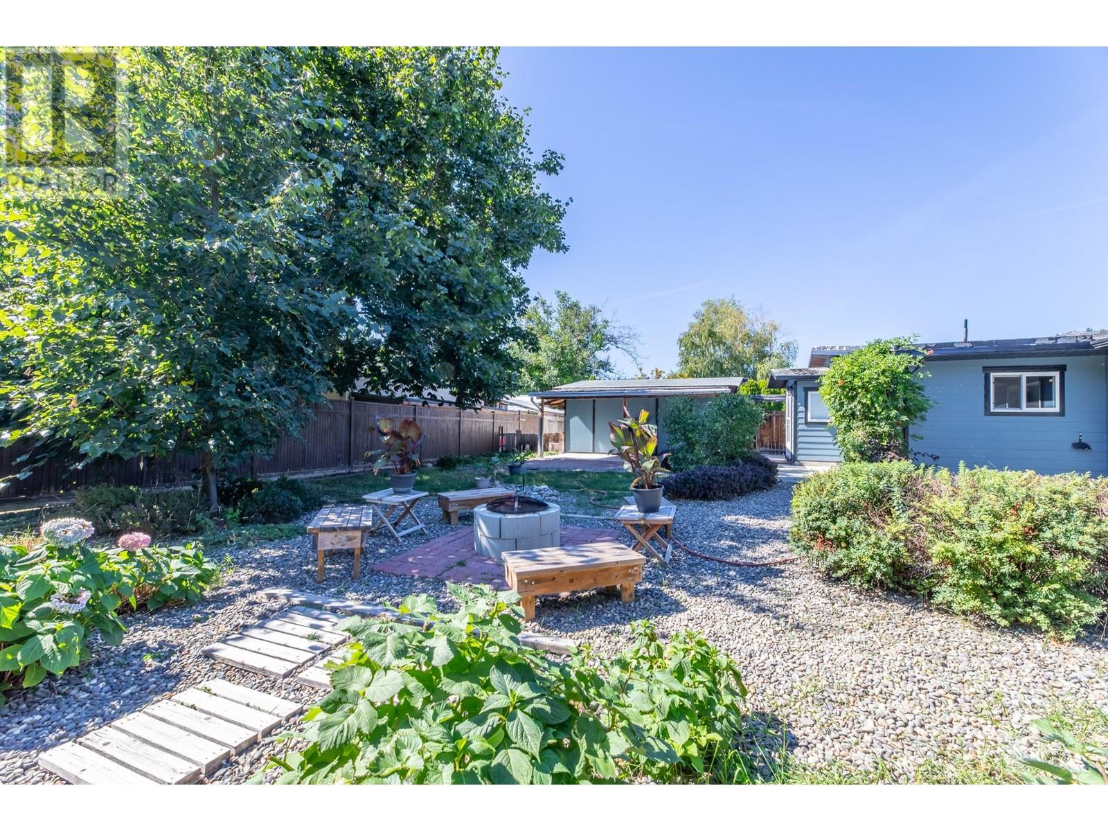 12237 Saunders Crescent Summerland