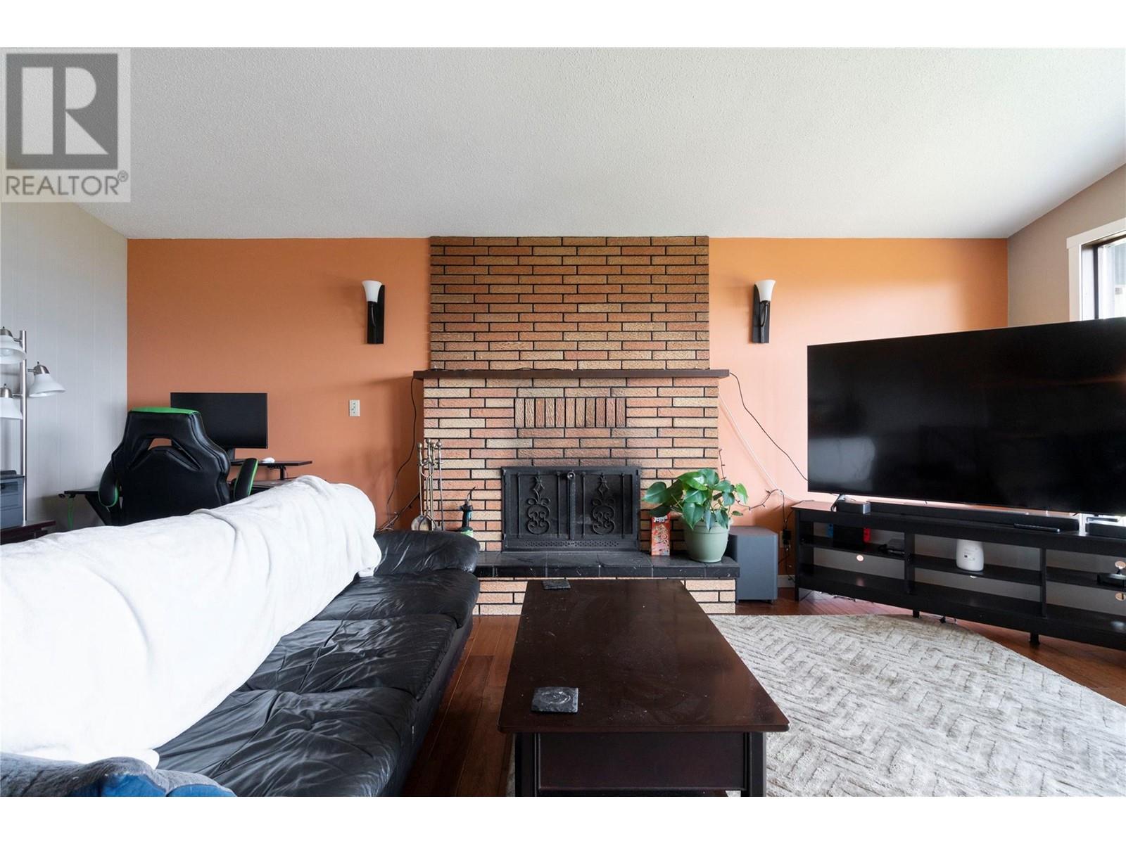Property at 6441 40 Street image 1