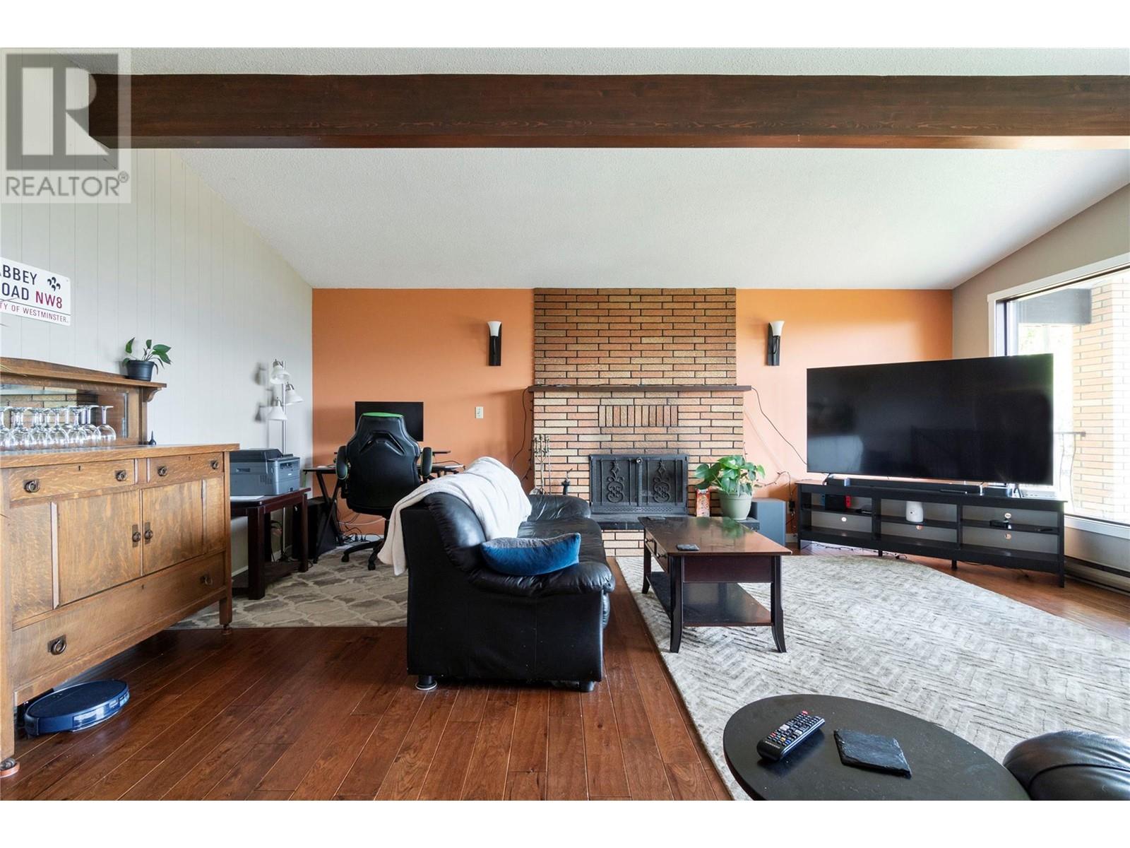 Property at 6441 40 Street image 3