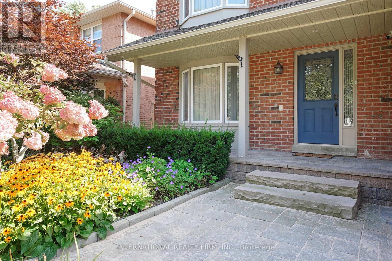 11 Harmon Avenue, Aurora (Aurora Heights), Ontario  L4G 5H2 - Photo 2 - N9299799