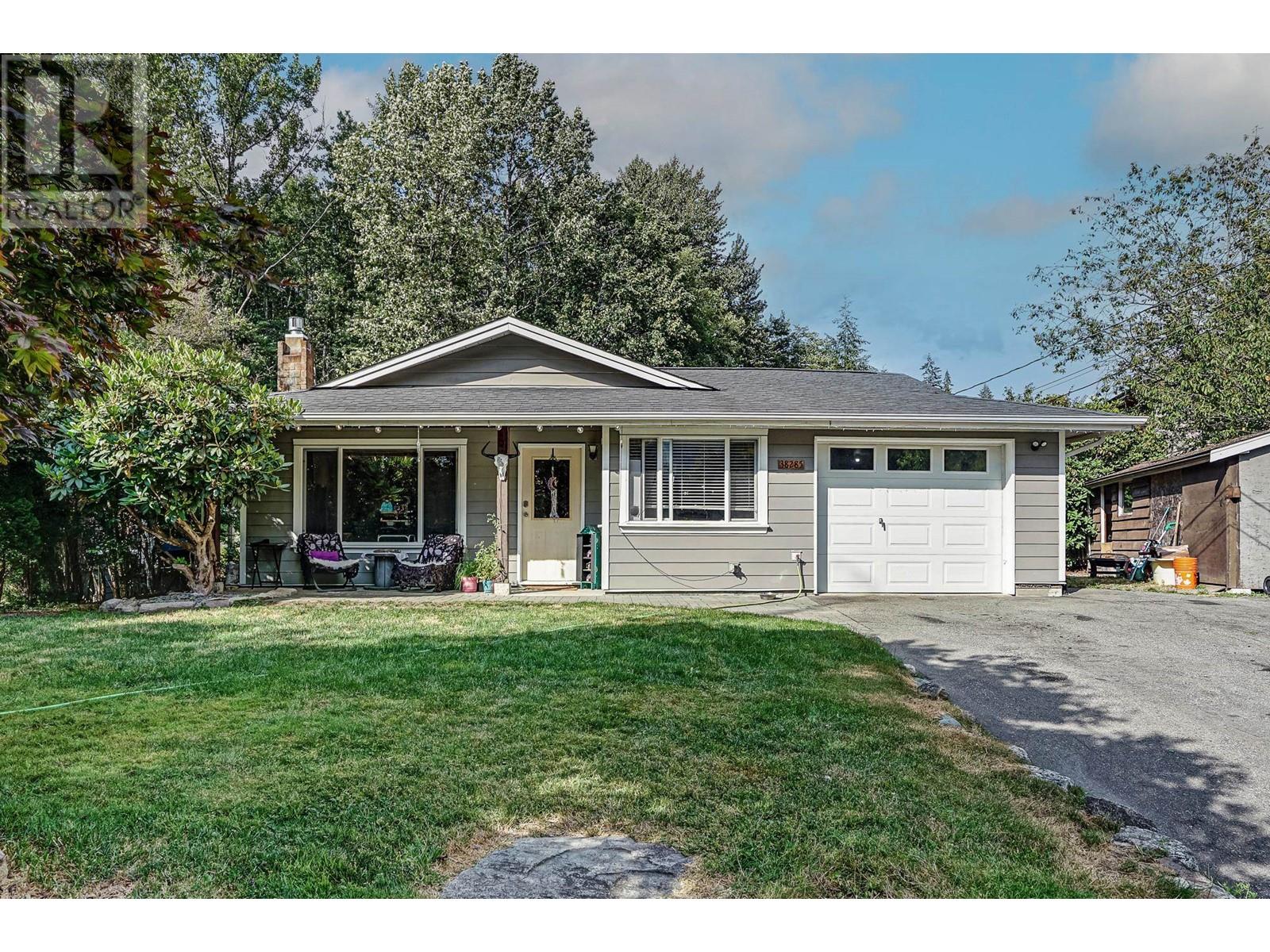 38285 Myrtlewood Crescent, Squamish, British Columbia  V8B 0W4 - Photo 4 - R2909584