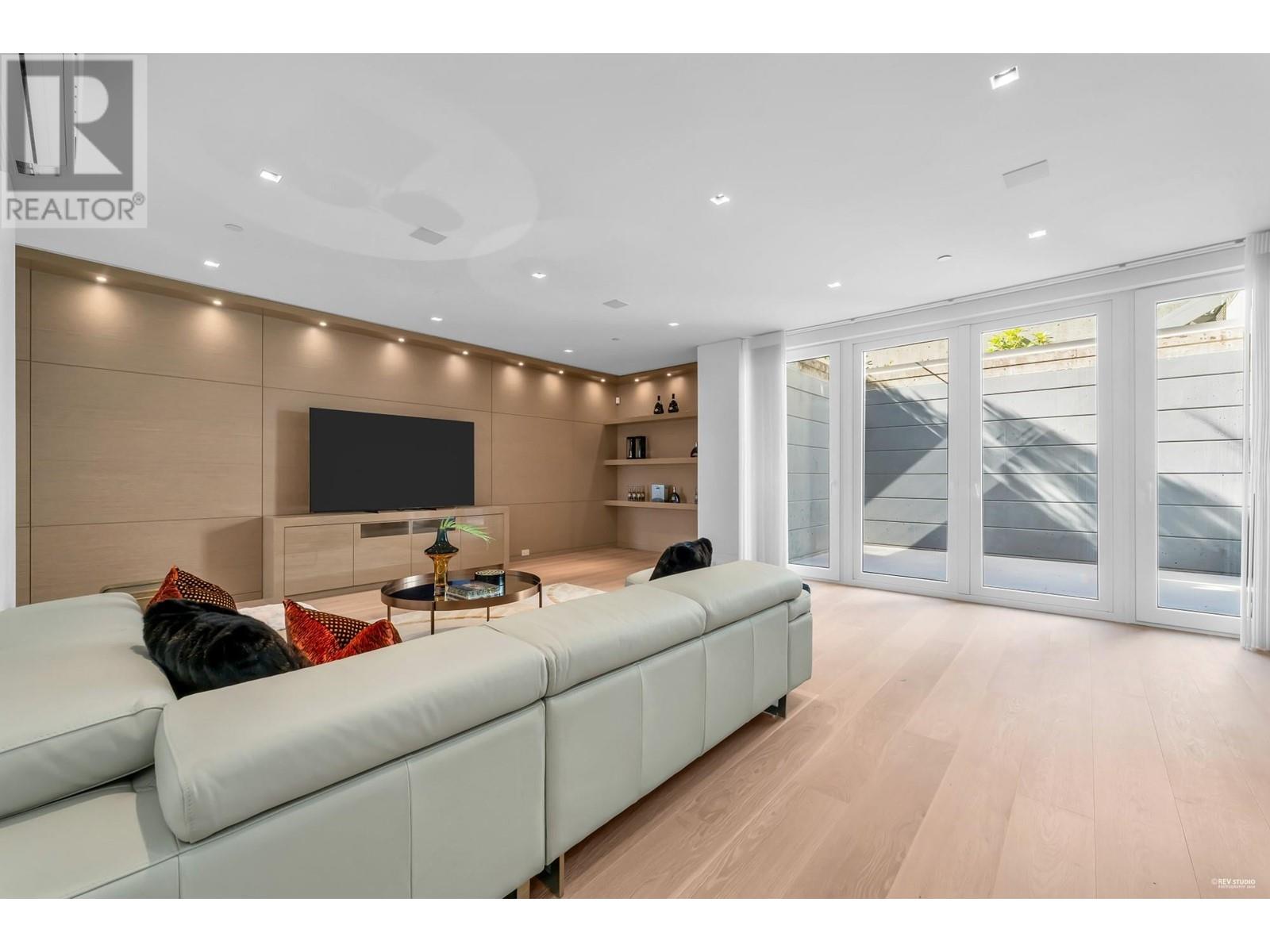 Listing Picture 25 of 31 : 4422 QUESNEL DRIVE, Vancouver / 溫哥華 - 魯藝地產 Yvonne Lu Group - MLS Medallion Club Member