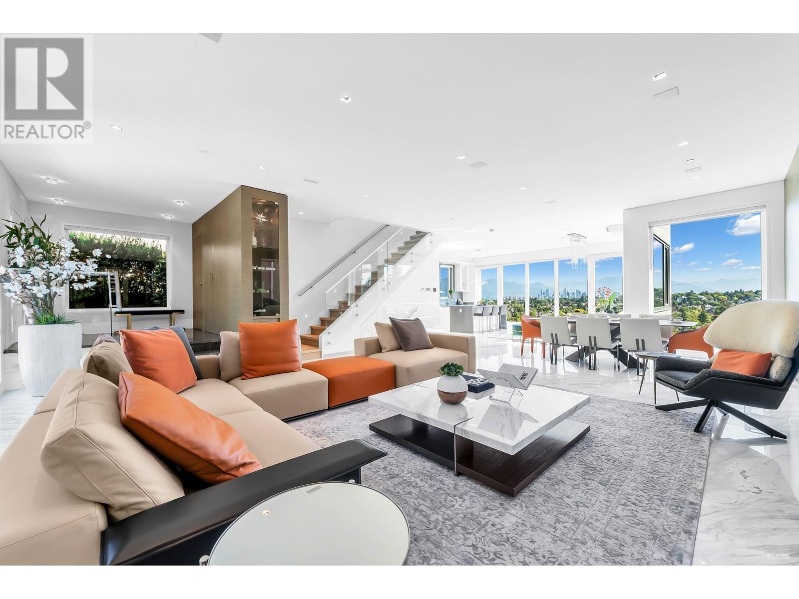 Listing Picture 2 of 31 : 4422 QUESNEL DRIVE, Vancouver / 溫哥華 - 魯藝地產 Yvonne Lu Group - MLS Medallion Club Member