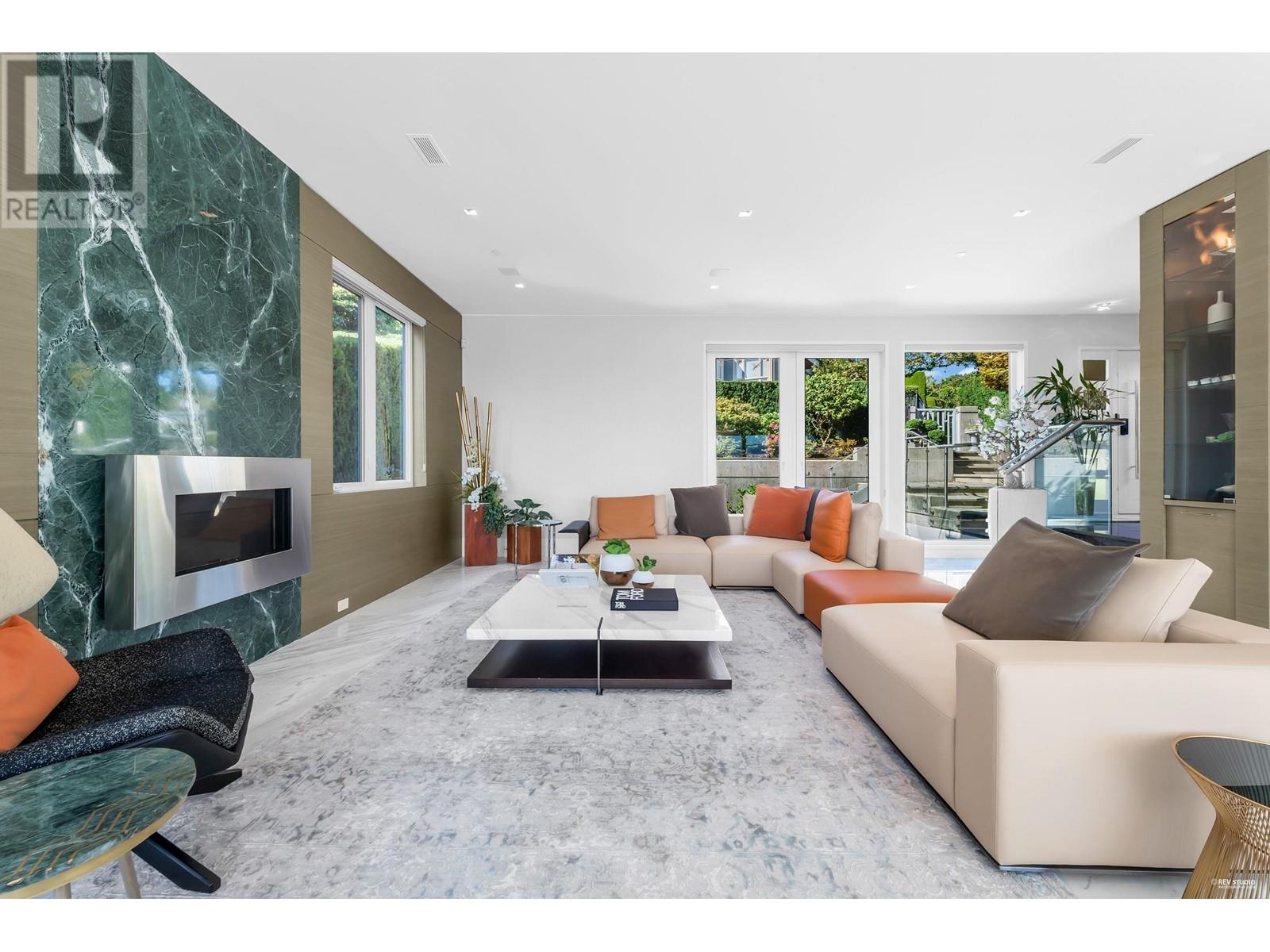 Listing Picture 5 of 31 : 4422 QUESNEL DRIVE, Vancouver / 溫哥華 - 魯藝地產 Yvonne Lu Group - MLS Medallion Club Member