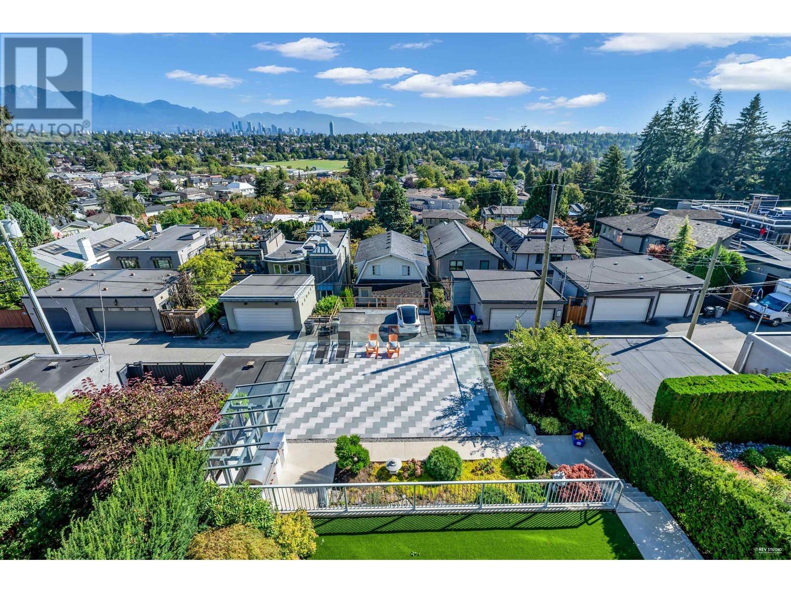 Listing Picture 19 of 31 : 4422 QUESNEL DRIVE, Vancouver / 溫哥華 - 魯藝地產 Yvonne Lu Group - MLS Medallion Club Member