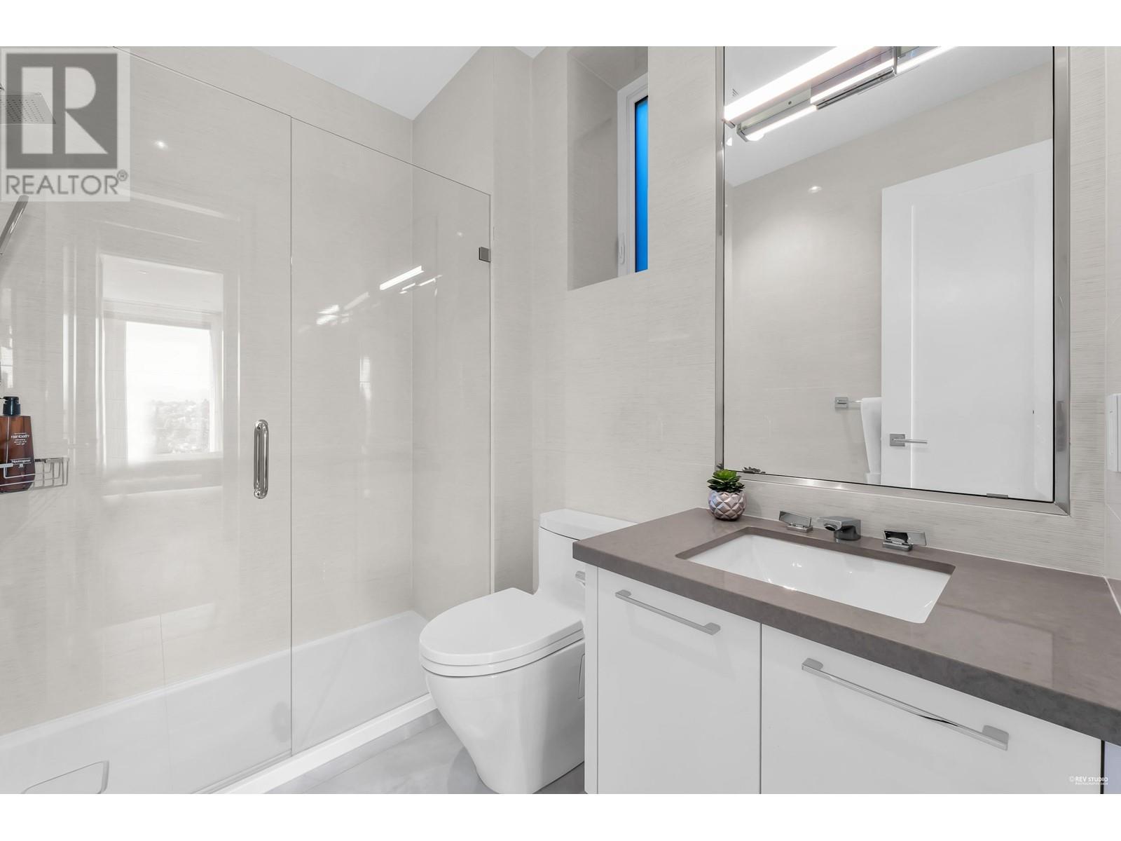 Listing Picture 22 of 31 : 4422 QUESNEL DRIVE, Vancouver / 溫哥華 - 魯藝地產 Yvonne Lu Group - MLS Medallion Club Member