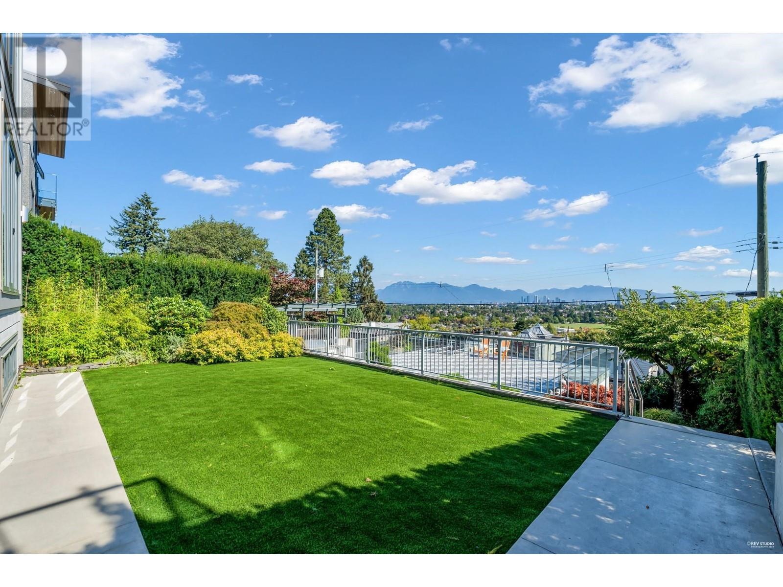 Listing Picture 29 of 31 : 4422 QUESNEL DRIVE, Vancouver / 溫哥華 - 魯藝地產 Yvonne Lu Group - MLS Medallion Club Member