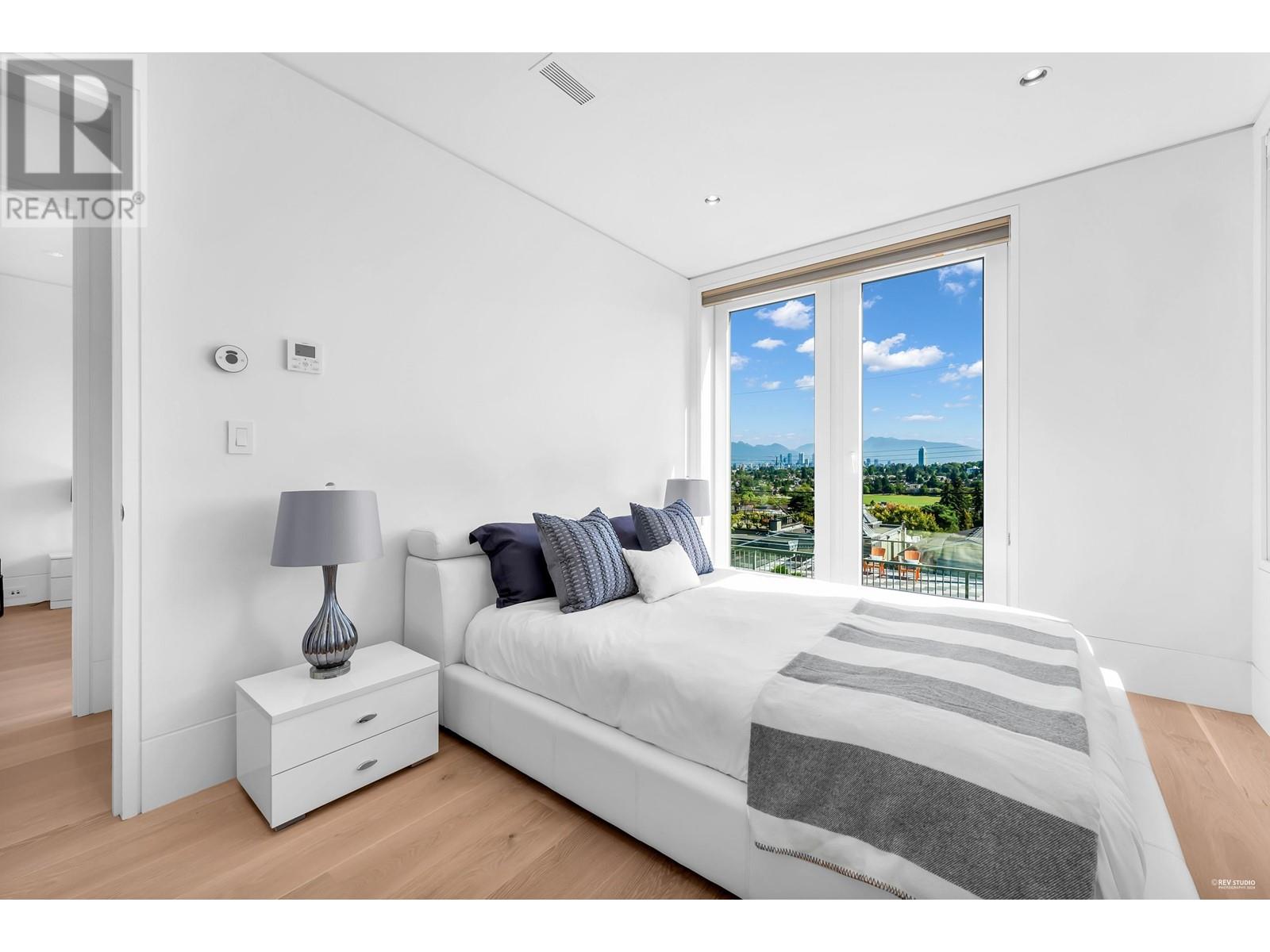 Listing Picture 21 of 31 : 4422 QUESNEL DRIVE, Vancouver / 溫哥華 - 魯藝地產 Yvonne Lu Group - MLS Medallion Club Member