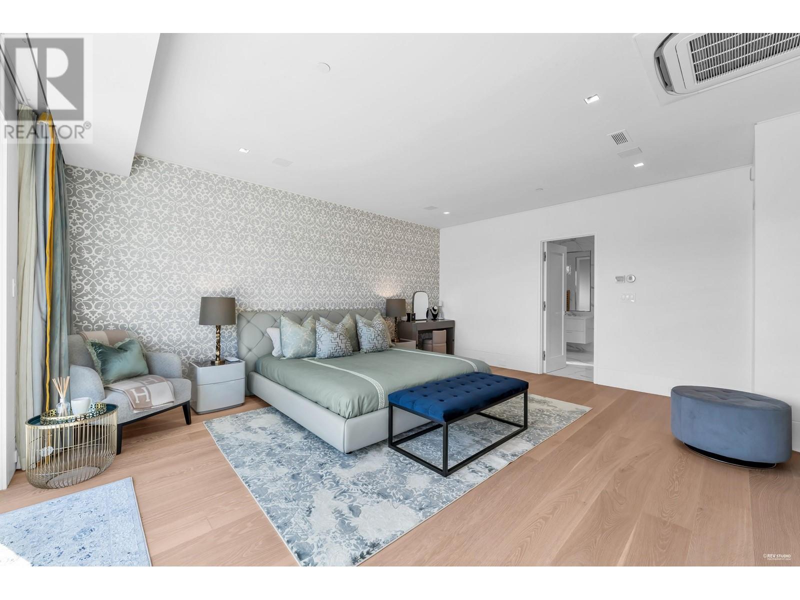 Listing Picture 13 of 31 : 4422 QUESNEL DRIVE, Vancouver / 溫哥華 - 魯藝地產 Yvonne Lu Group - MLS Medallion Club Member