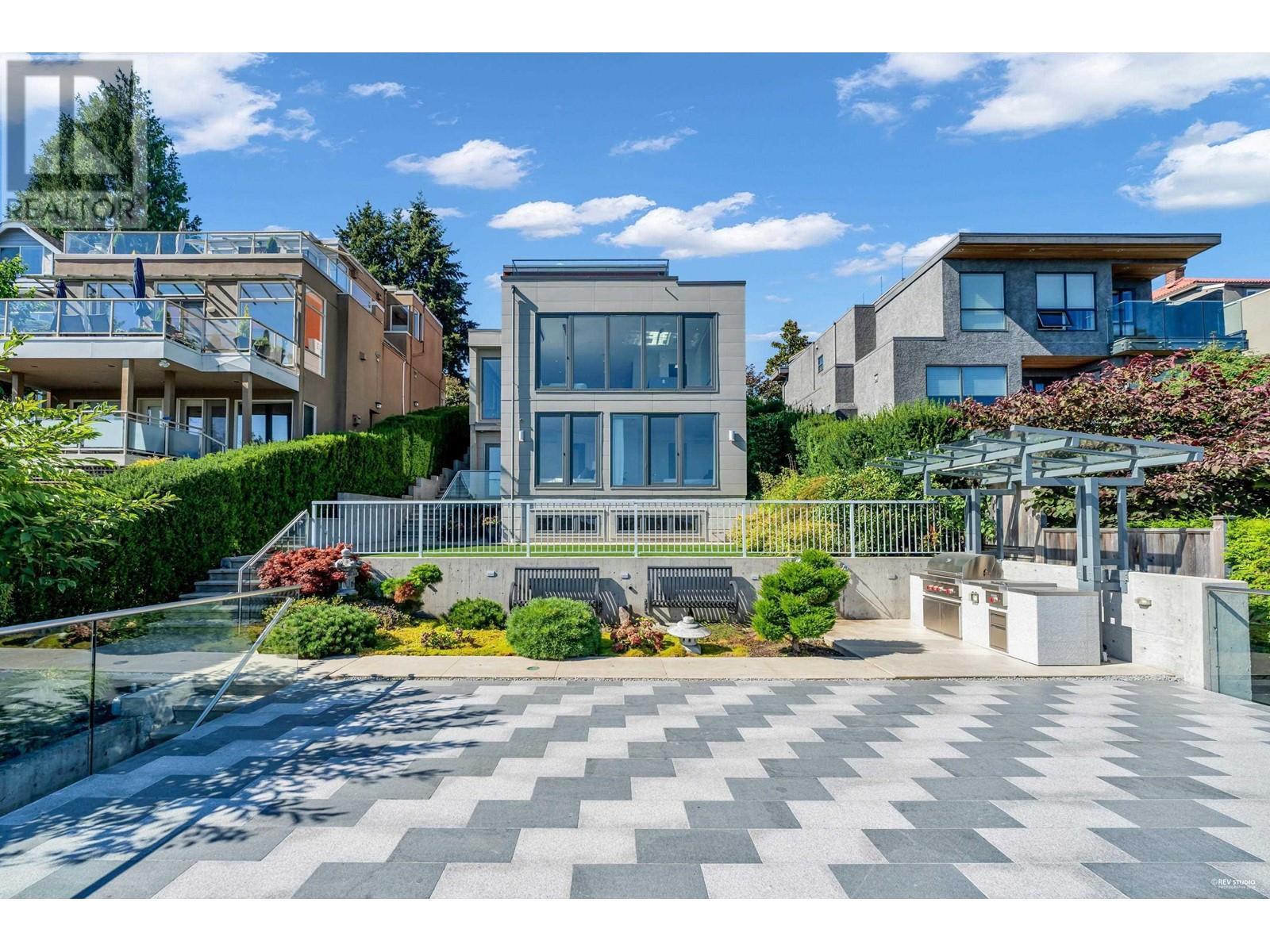 Listing Picture 31 of 31 : 4422 QUESNEL DRIVE, Vancouver / 溫哥華 - 魯藝地產 Yvonne Lu Group - MLS Medallion Club Member