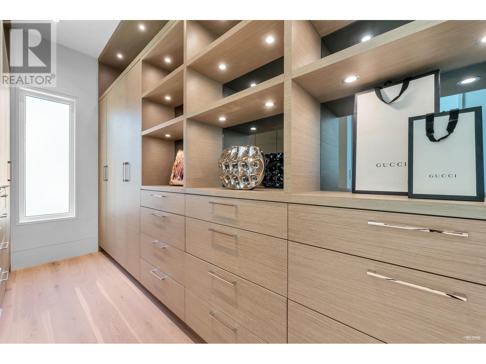 Listing Picture 15 of 31 : 4422 QUESNEL DRIVE, Vancouver / 溫哥華 - 魯藝地產 Yvonne Lu Group - MLS Medallion Club Member