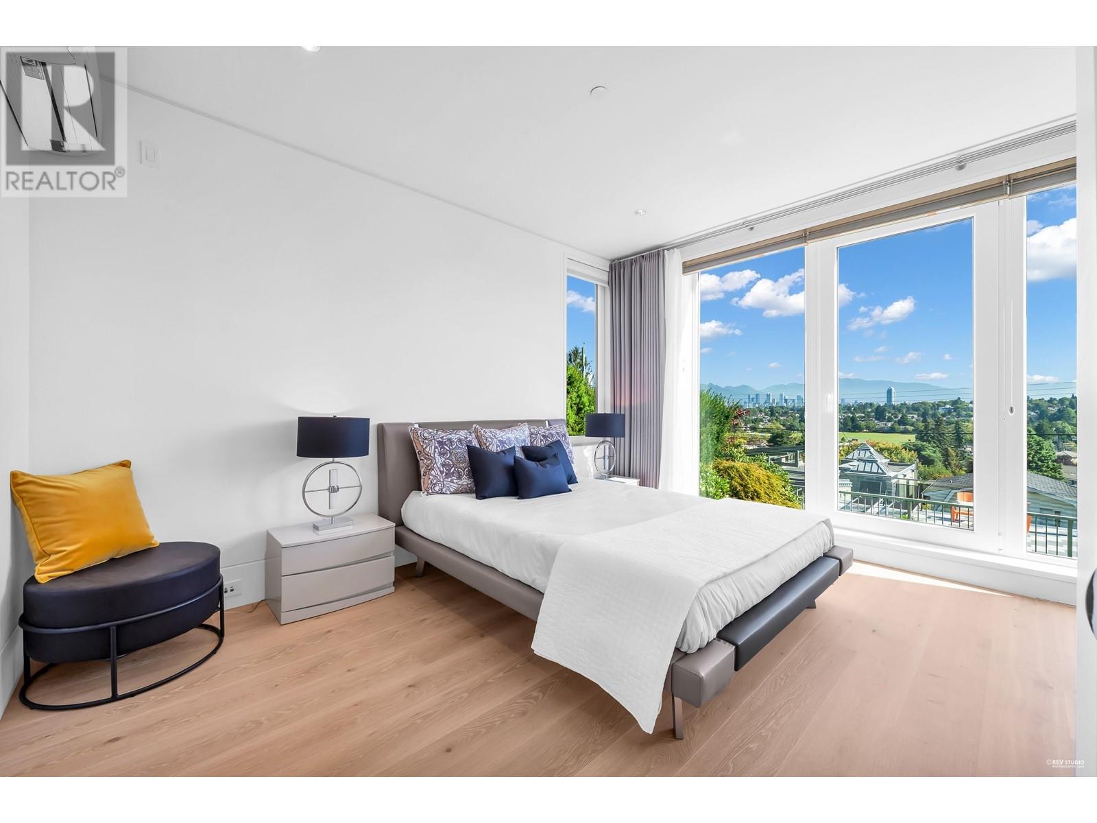 Listing Picture 20 of 31 : 4422 QUESNEL DRIVE, Vancouver / 溫哥華 - 魯藝地產 Yvonne Lu Group - MLS Medallion Club Member
