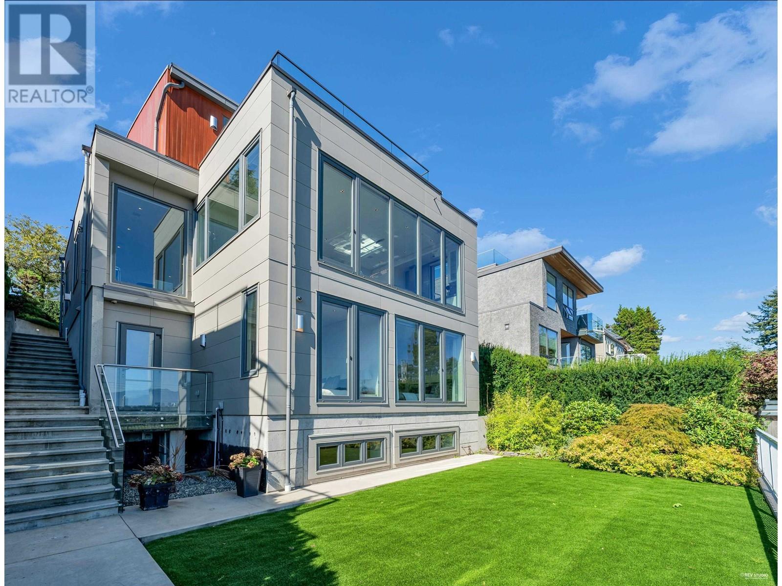 Listing Picture 30 of 31 : 4422 QUESNEL DRIVE, Vancouver / 溫哥華 - 魯藝地產 Yvonne Lu Group - MLS Medallion Club Member