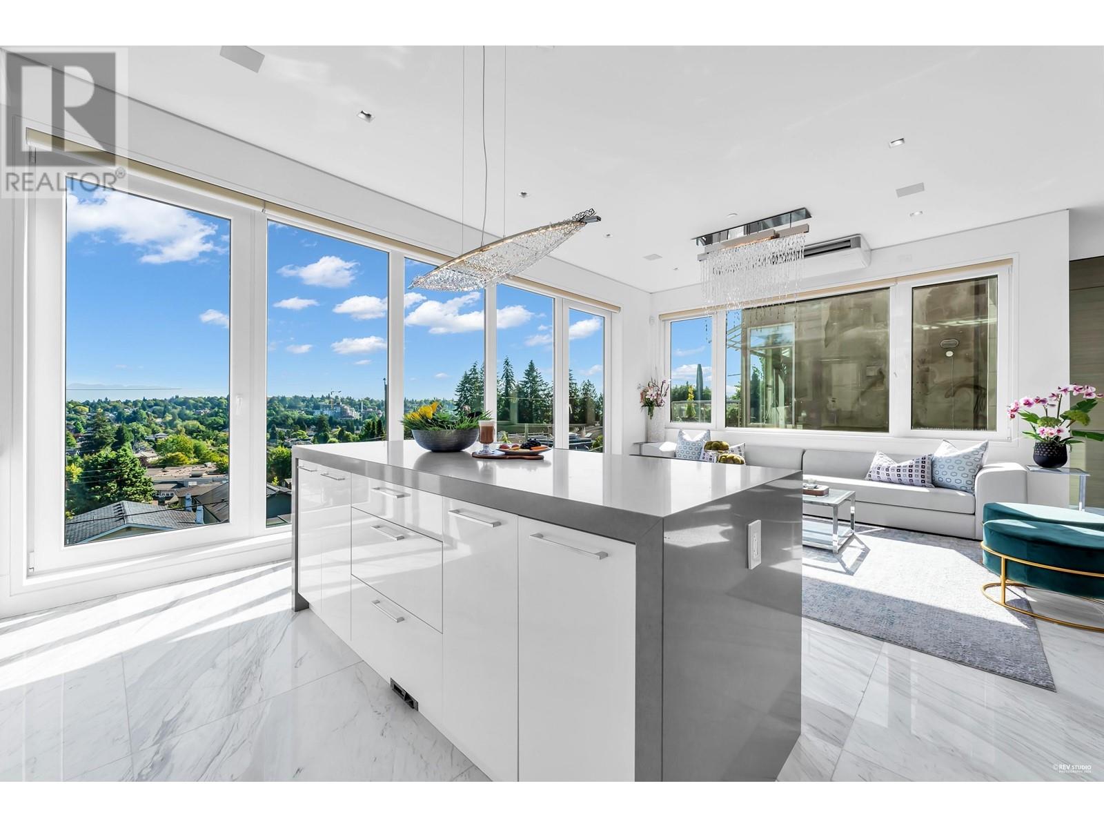 Listing Picture 9 of 31 : 4422 QUESNEL DRIVE, Vancouver / 溫哥華 - 魯藝地產 Yvonne Lu Group - MLS Medallion Club Member
