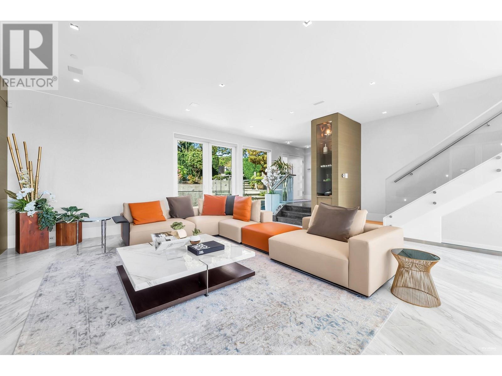 Listing Picture 3 of 31 : 4422 QUESNEL DRIVE, Vancouver / 溫哥華 - 魯藝地產 Yvonne Lu Group - MLS Medallion Club Member