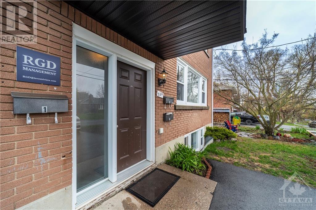 220 Compton AvenueOttawa, Ontario  K2B 5A9 - Photo 2 - X9517789