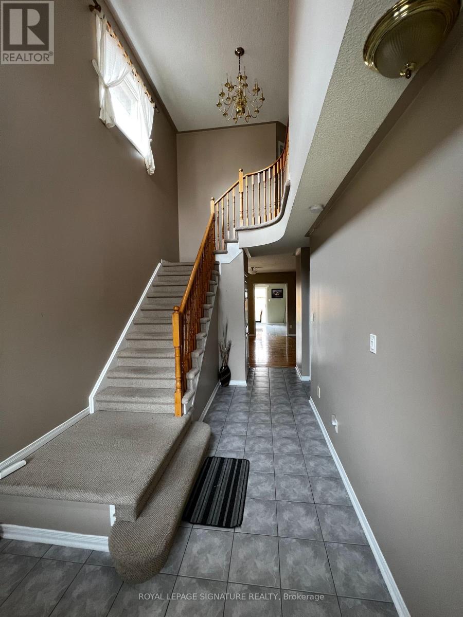 633 Mirage Place, Mississauga (Hurontario), Ontario  L5R 3Y3 - Photo 2 - W9299901