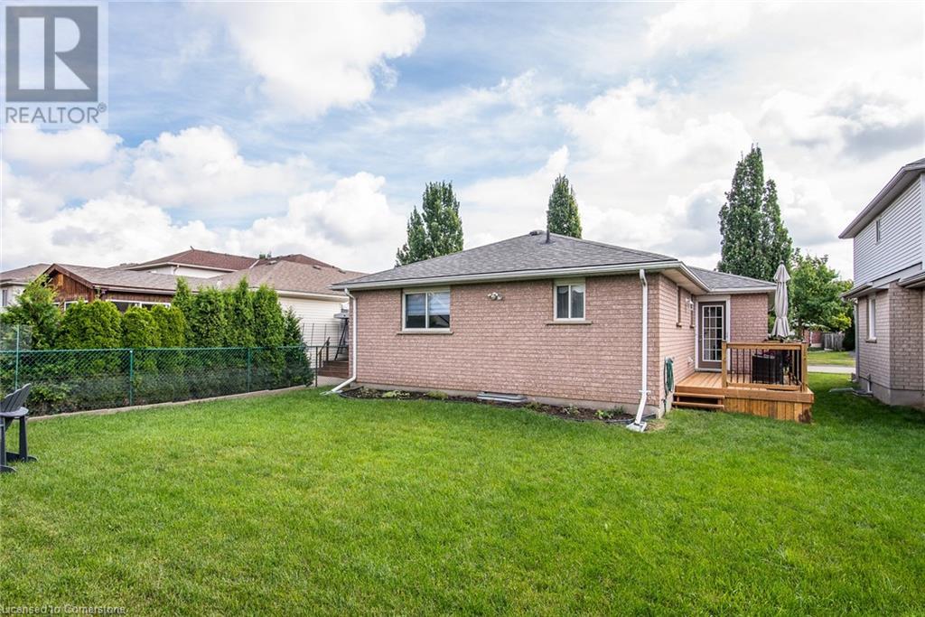 579 Erinbrook Drive, Kitchener, Ontario  N2E 3M8 - Photo 39 - 40637688