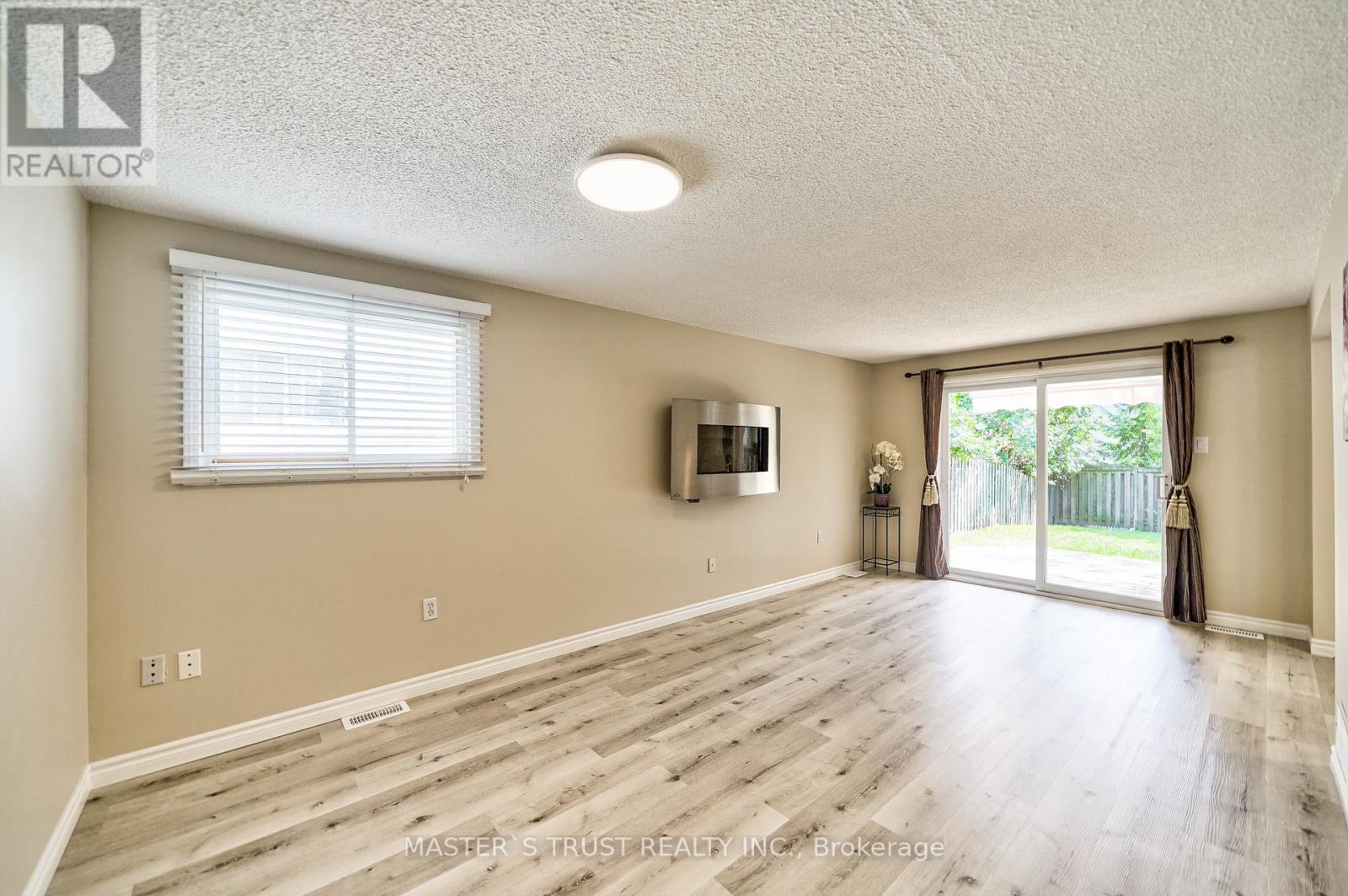 37 Argyle Road, Barrie (Sunnidale), Ontario  L4N 6P7 - Photo 6 - S9300150