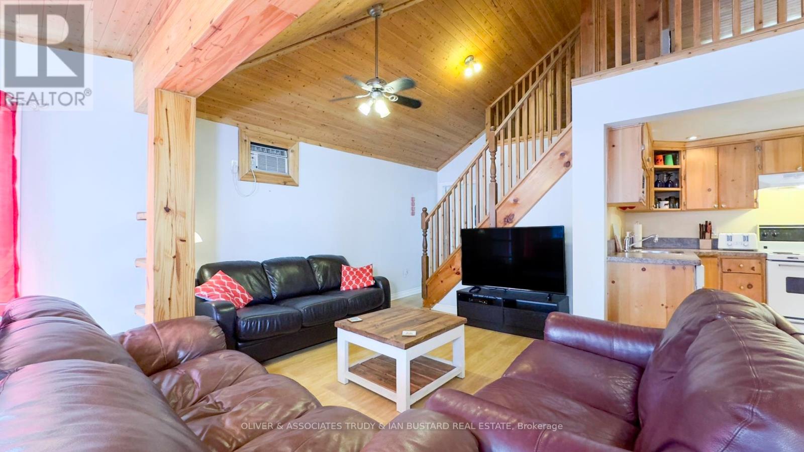 21 Huron Street, Lambton Shores (Grand Bend), Ontario  N0M 1T0 - Photo 4 - X9300267