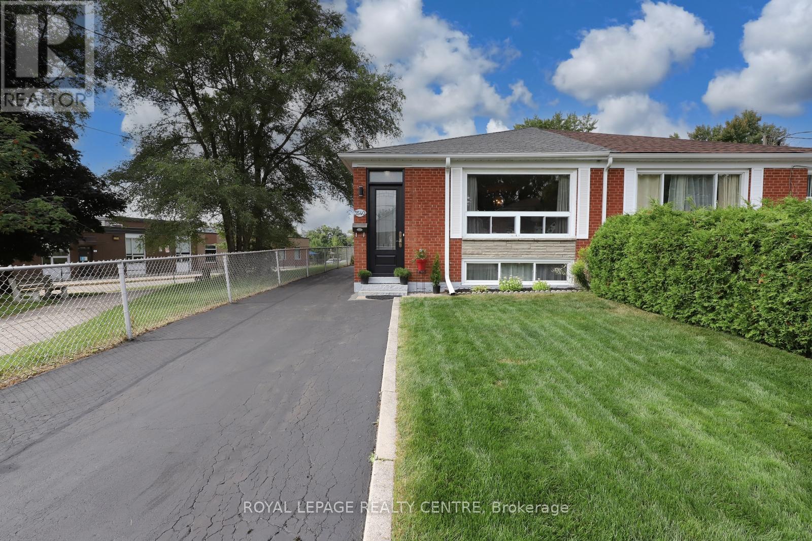 3540 Queenston Drive, Mississauga (Erindale), Ontario  L5C 2J6 - Photo 1 - W9300462