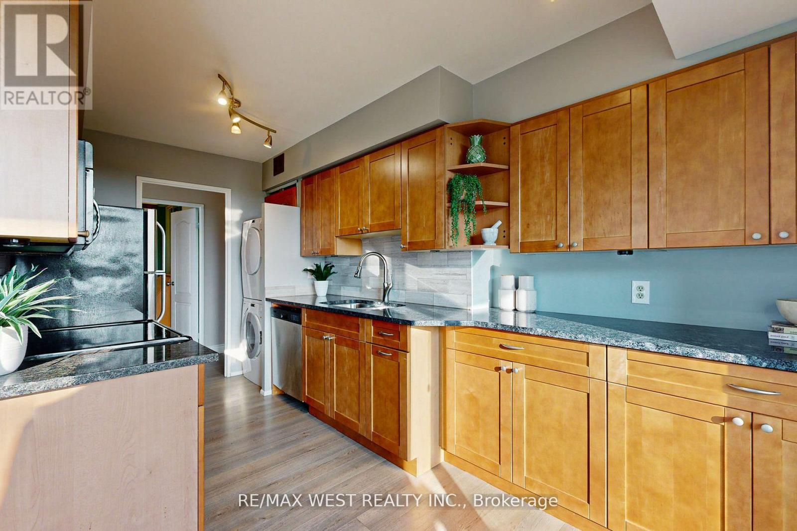 708 - 50 Quebec Avenue, Toronto (High Park North), Ontario  M6P 4B4 - Photo 13 - W9300646