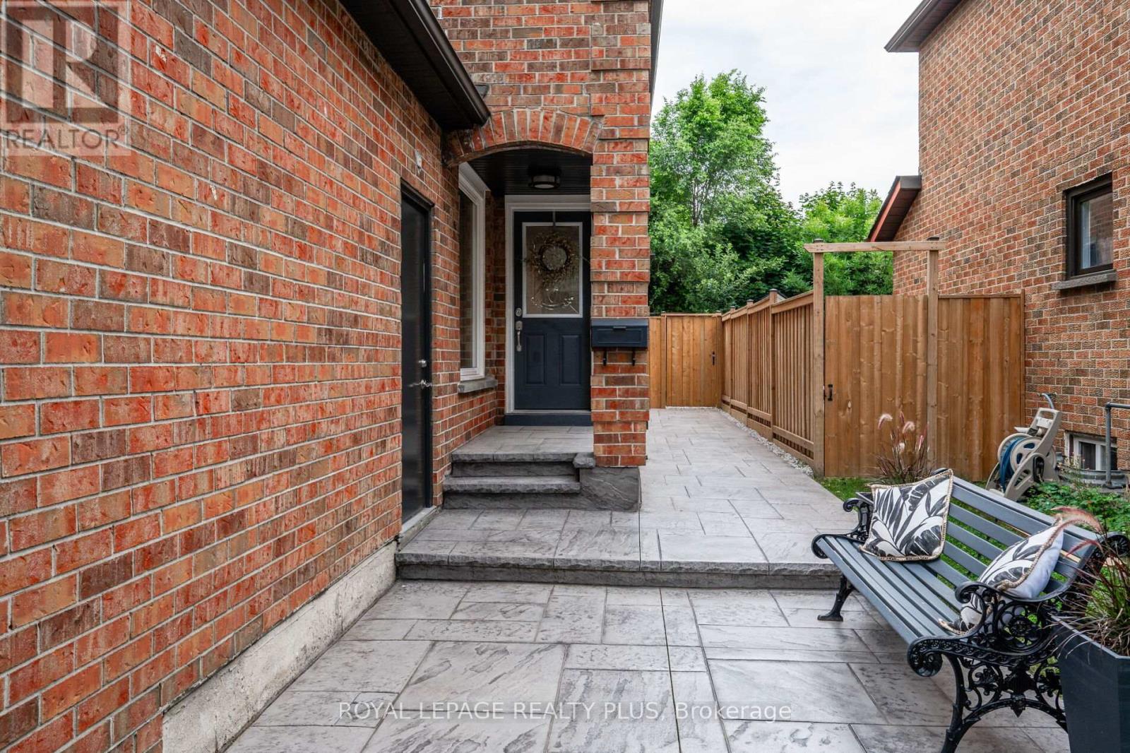 2145 Bosack Court, Mississauga (Sheridan), Ontario  L5K 2M1 - Photo 4 - W9300788