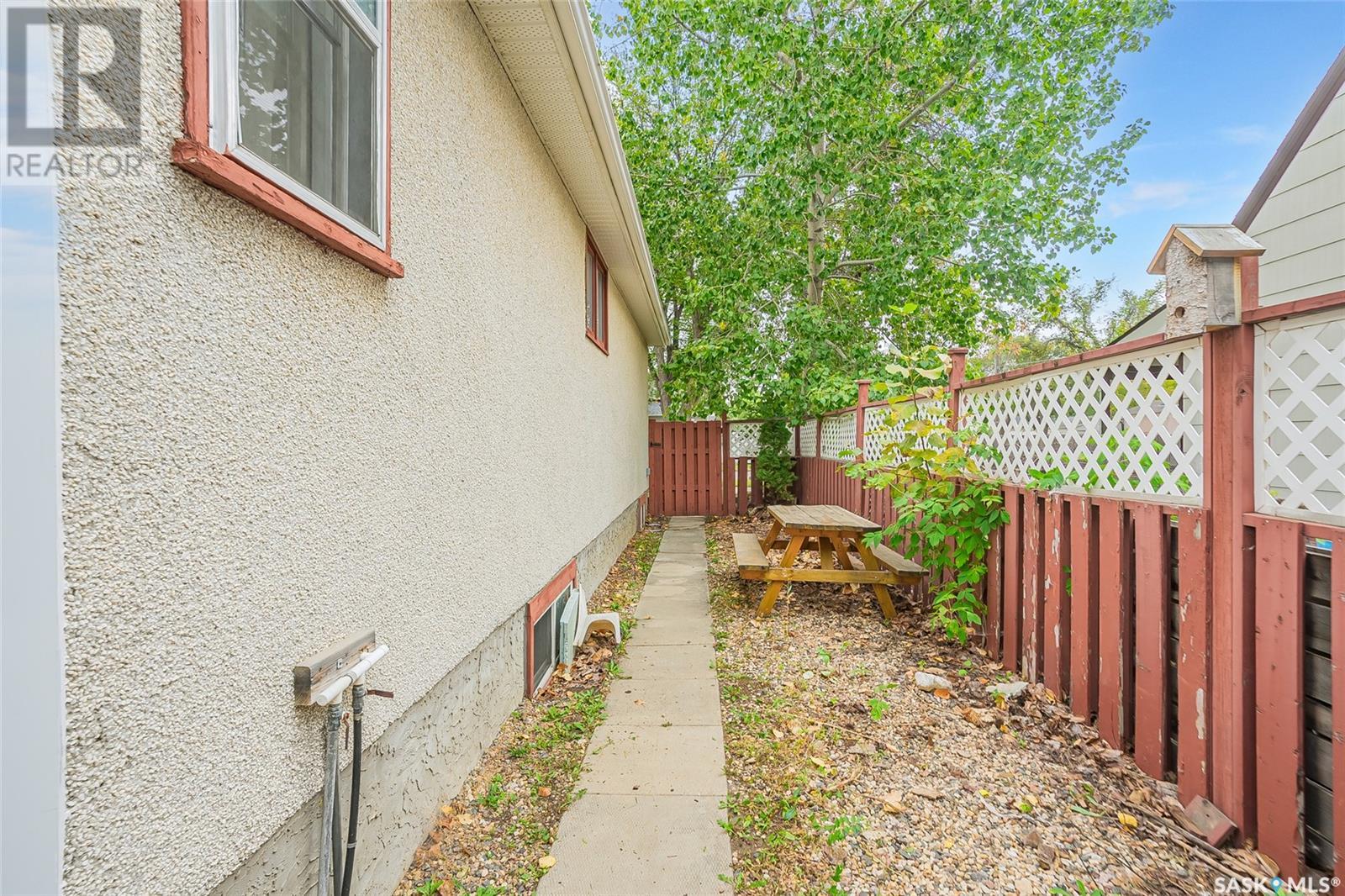 629 J Avenue S, Saskatoon, Saskatchewan  S7M 2A9 - Photo 29 - SK982690