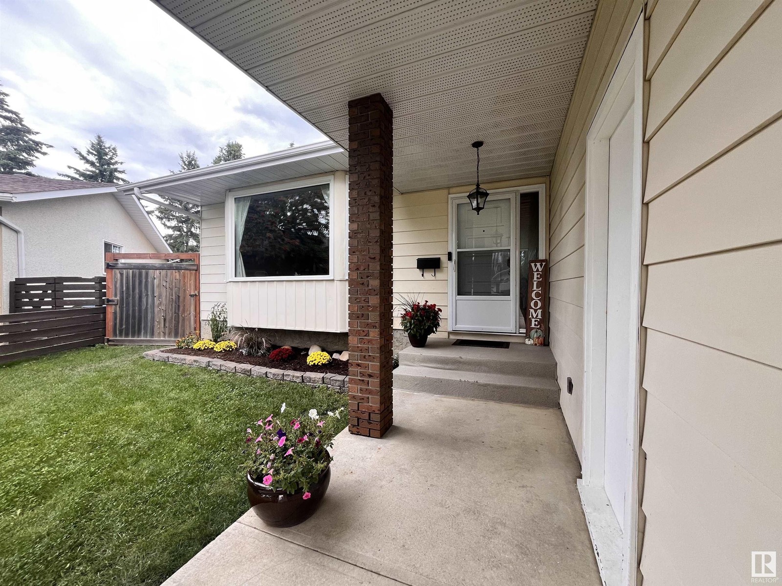 6324 14 Av Nw, Edmonton, Alberta  T6L 1S4 - Photo 3 - E4404857