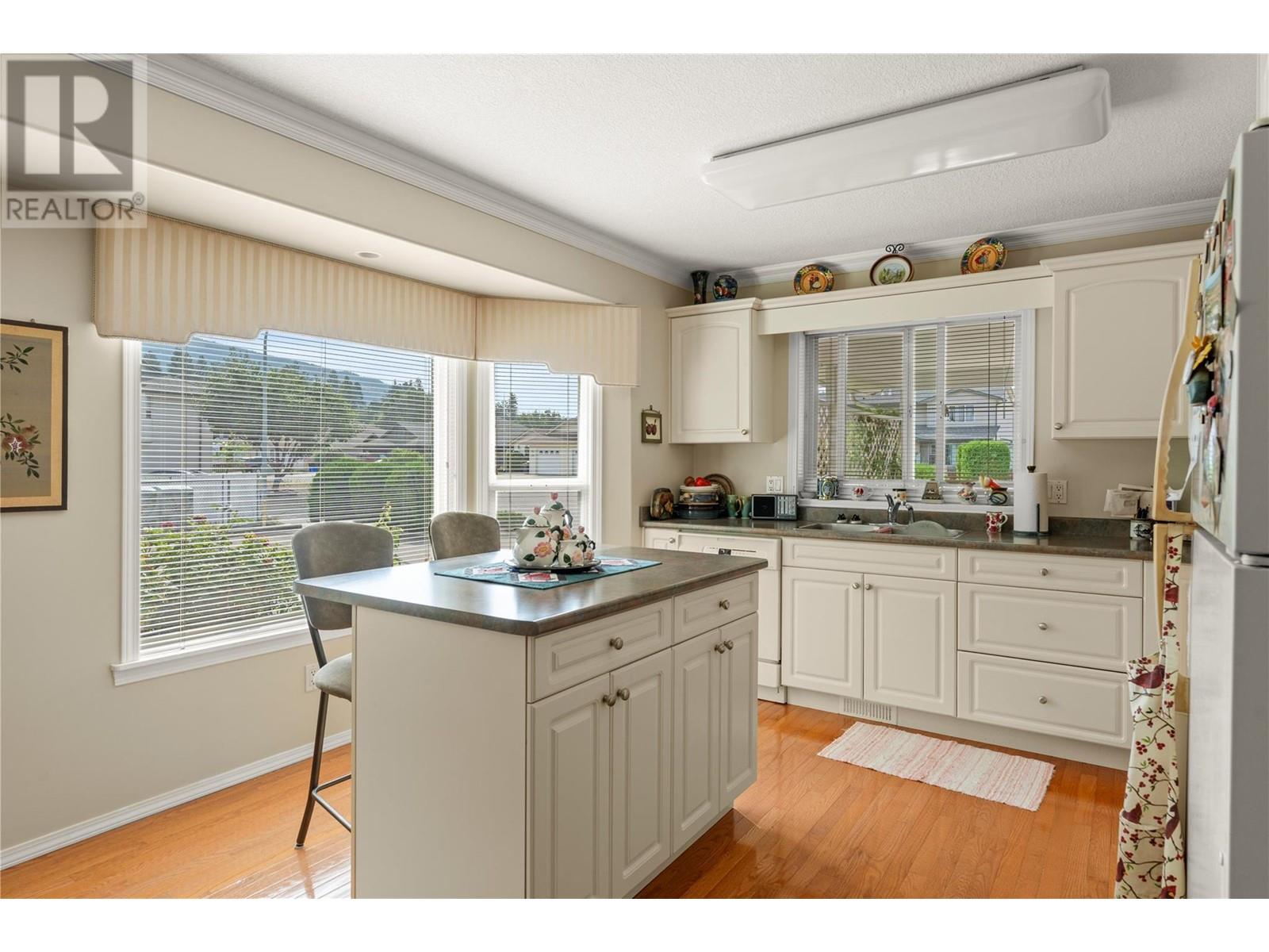 Property at 1834 47 Avenue image 4