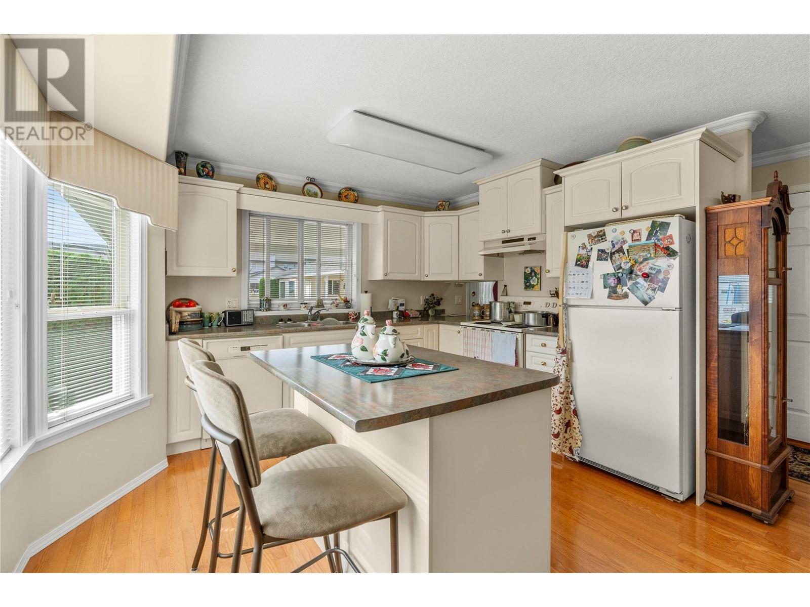 Property at 1834 47 Avenue image 5