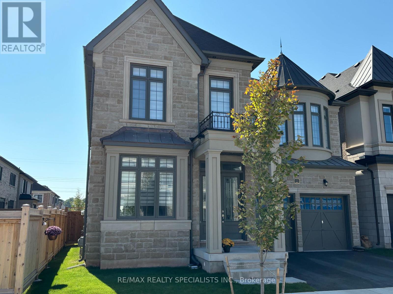 1214 Pondside Trail, Oakville (Glen Abbey), Ontario  L6M 5M6 - Photo 2 - W9299539