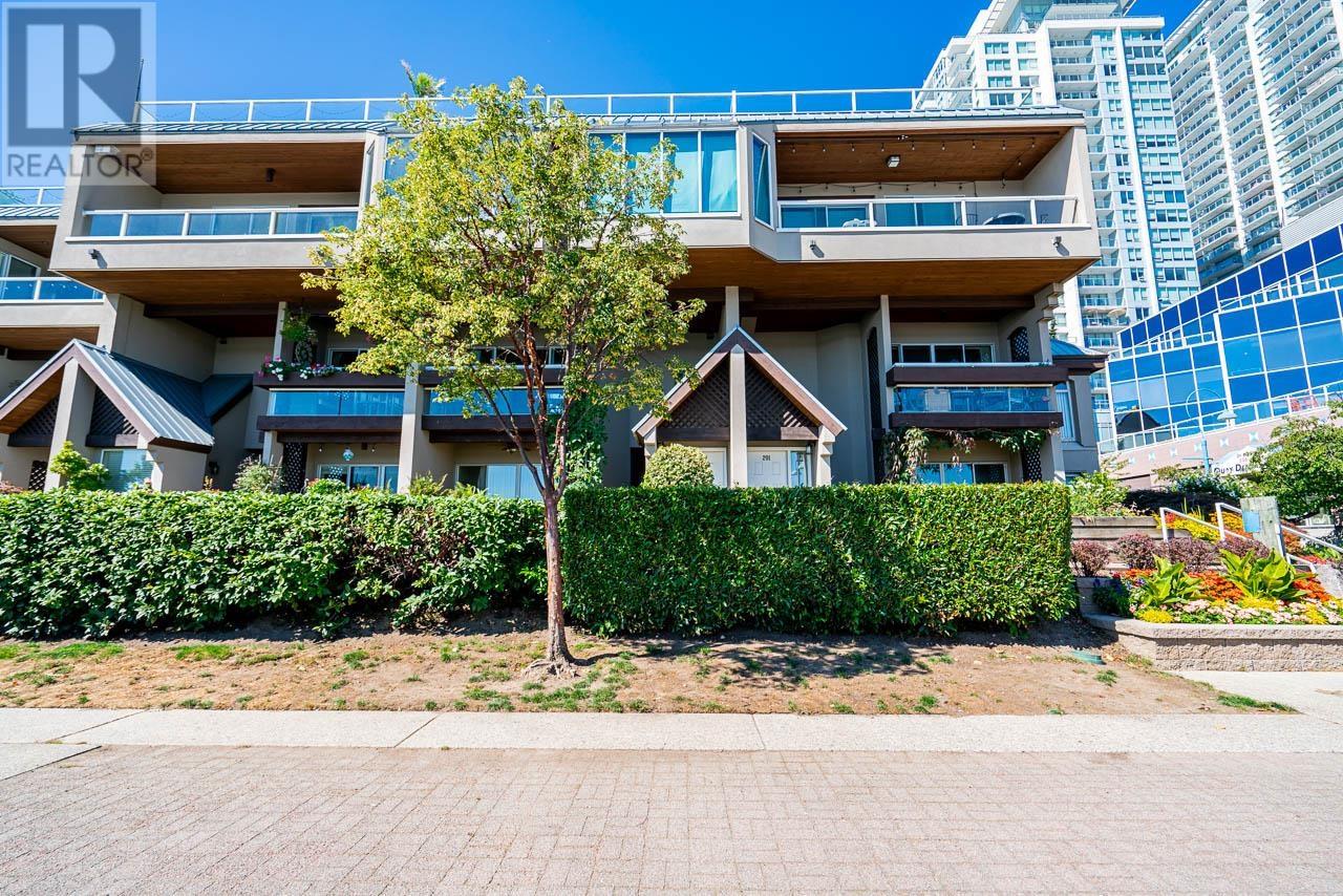 202 3 K De K Court, New Westminster, British Columbia  V3M 6B6 - Photo 3 - R2921513