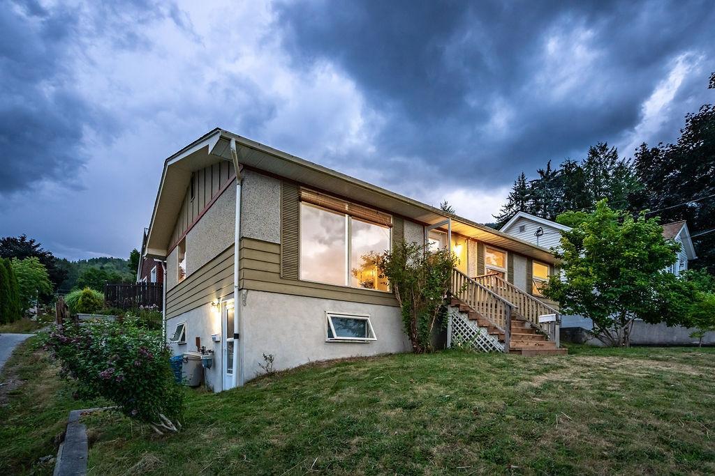 1319 Hall Street, Nelson, British Columbia  V1L 2A3 - Photo 2 - 2479402