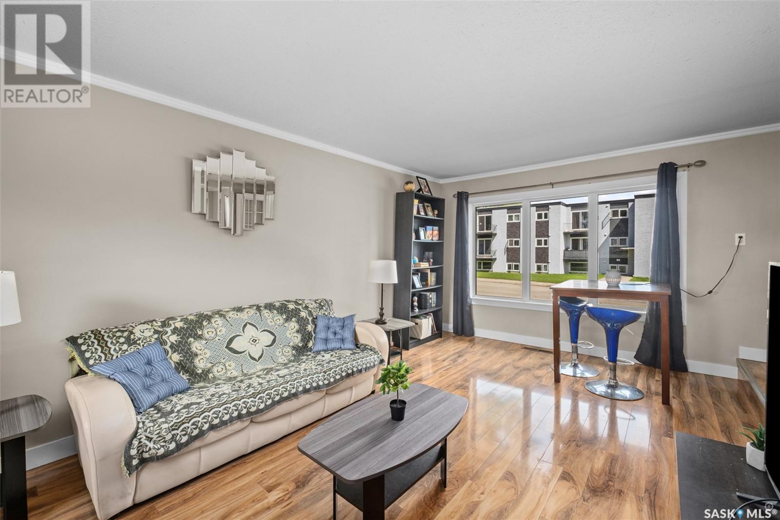 Property at 89 27th STREET E image 5