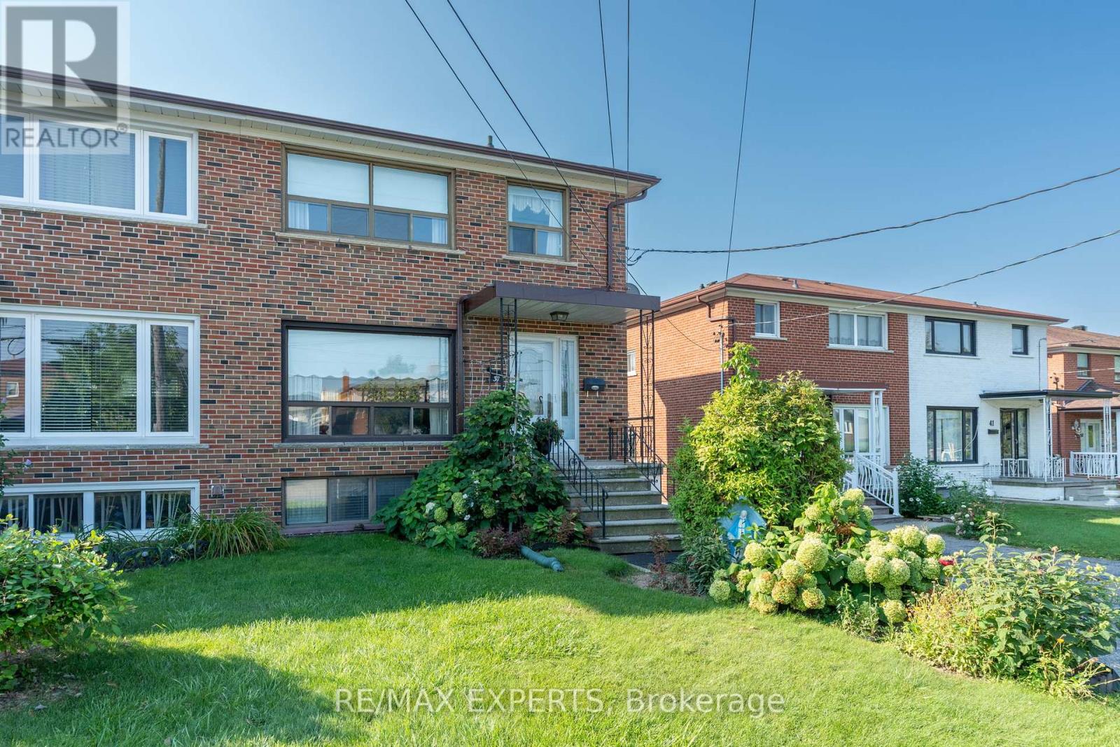 37 Donofree Road, Toronto (Maple Leaf), Ontario  M6L 2P4 - Photo 2 - W9301828